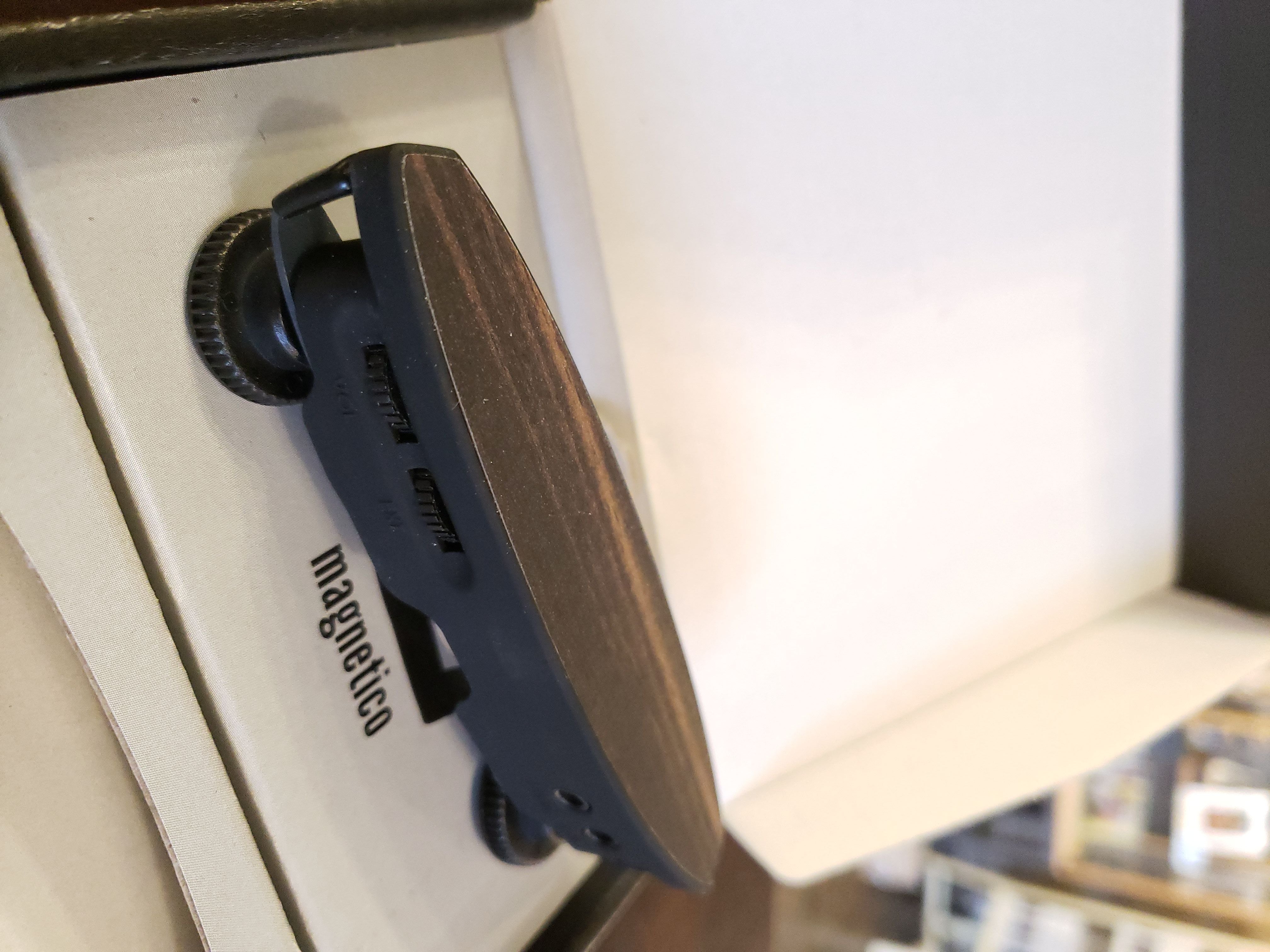 Schertler Magnetico M-AG6-LIMITED Acoustic Guitar Magnetic Soundhole Pickup (Dark Wood Top)