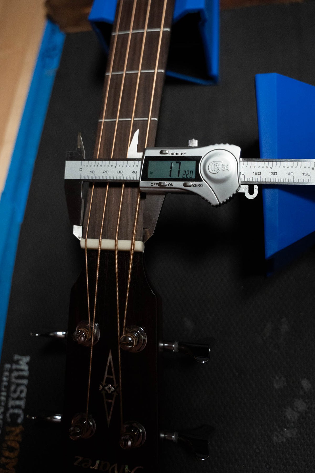 Alvarez AEB70ce Armrest Shadowburst Acoustic-Electric Bass Guitar #1602