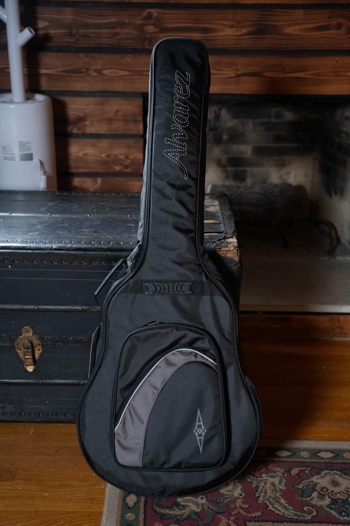 Alvarez AEB70ce Armrest Shadowburst Acoustic-Electric Bass Guitar #1602