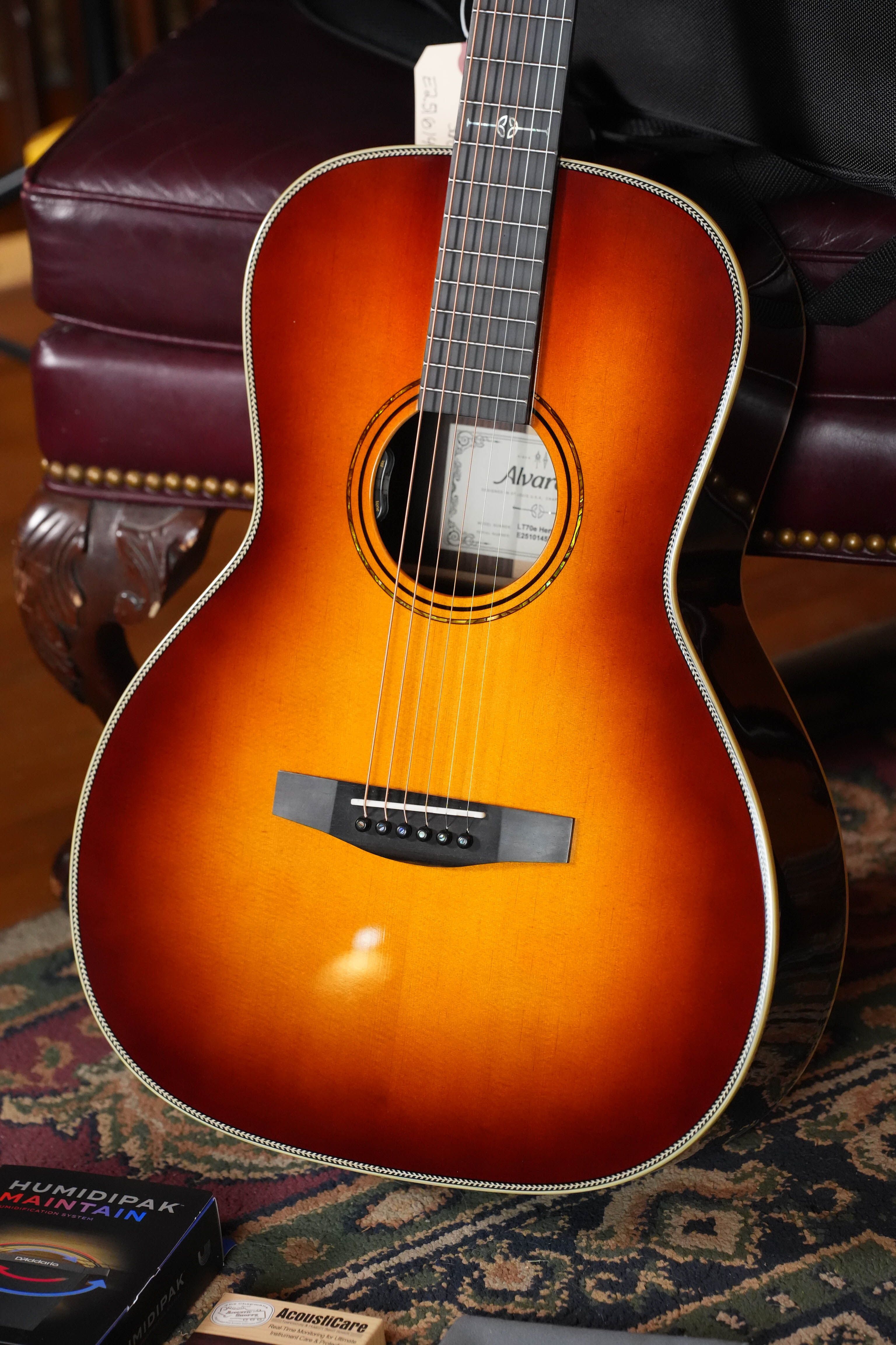 Alvarez Laureate Series LT70e Sitka/Rosewood Herringbone Sunset OOO Guitar w/LR Baggs Electronics #1455
