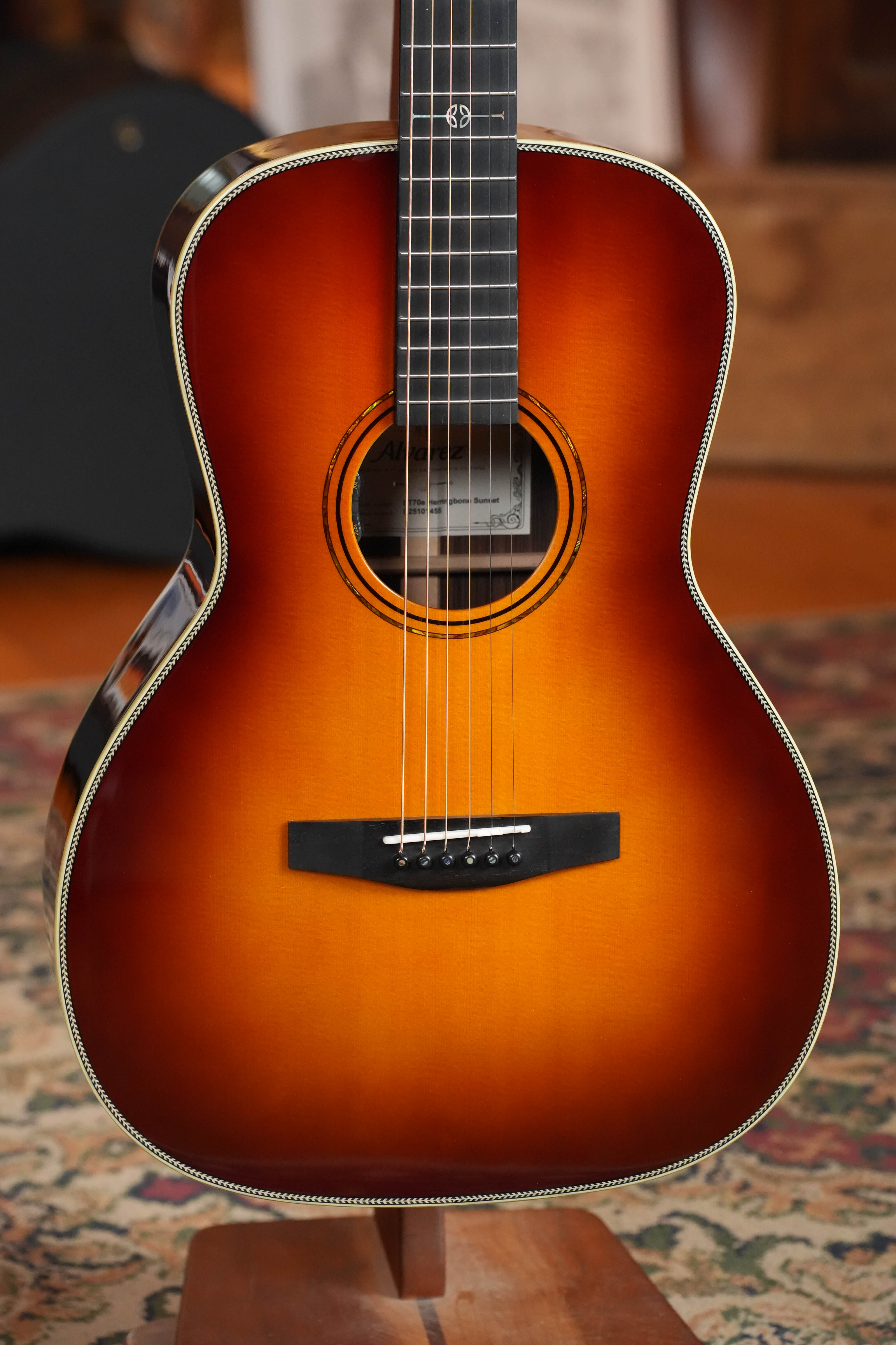 Alvarez Laureate Series LT70e Sitka/Rosewood Herringbone Sunset OOO Guitar w/LR Baggs Electronics #1455