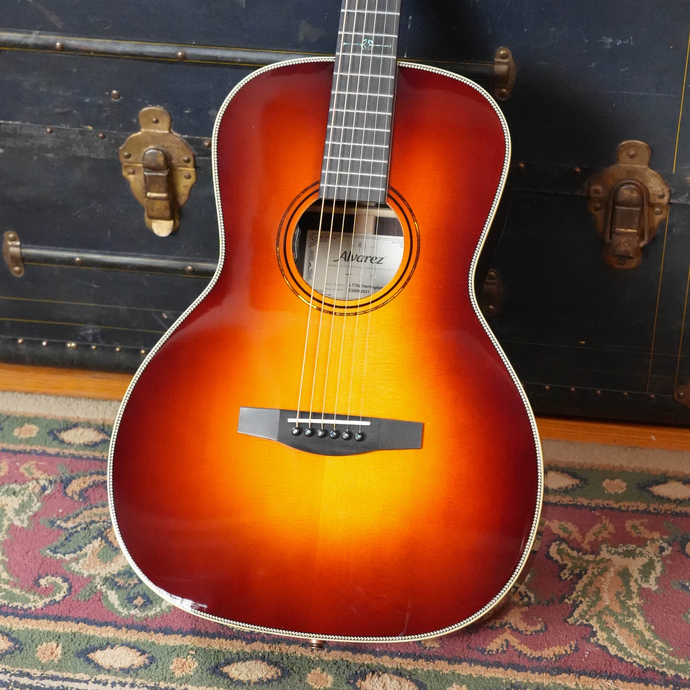 Alvarez Laureate Series LT70e Sitka/Rosewood Herringbone Sunset OOO Guitar w/LR Baggs Electronics #2531