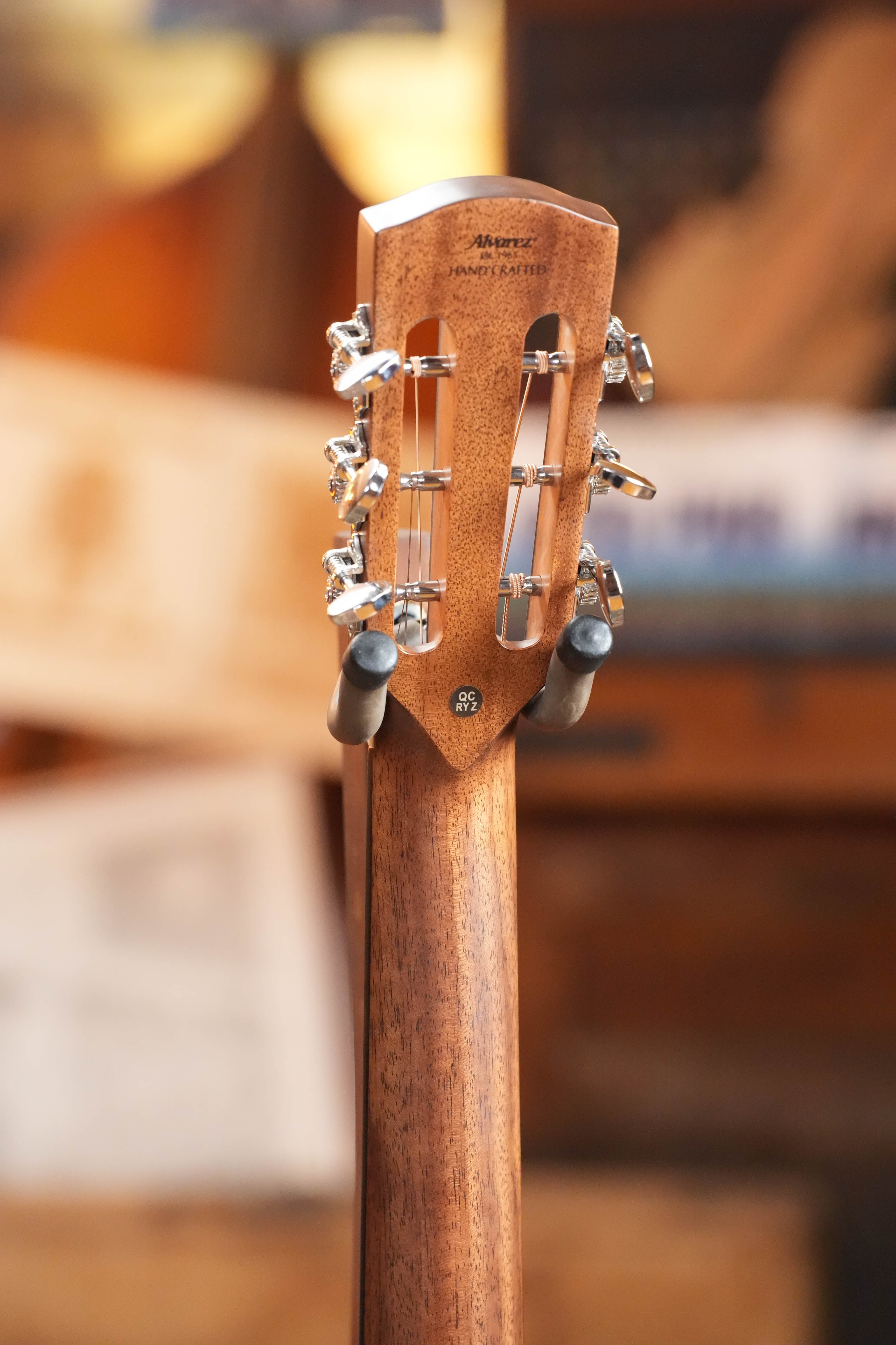 Alvarez Laureate Series LT70e Sitka/Rosewood Herringbone Sunset OOO Guitar w/LR Baggs Electronics #2531