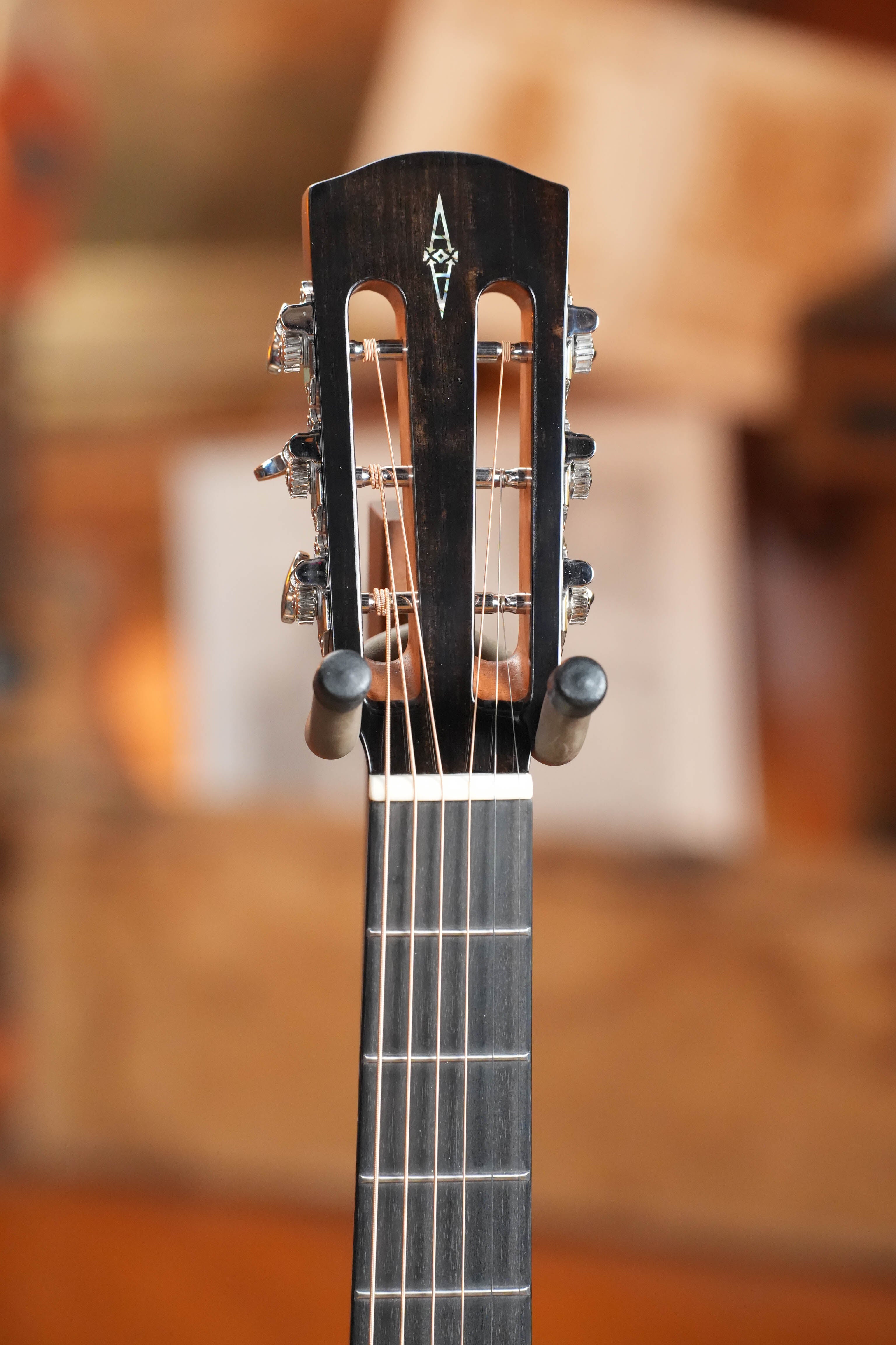 Alvarez Laureate Series LT70e Sitka/Rosewood Herringbone Sunset OOO Guitar w/LR Baggs Electronics #2531