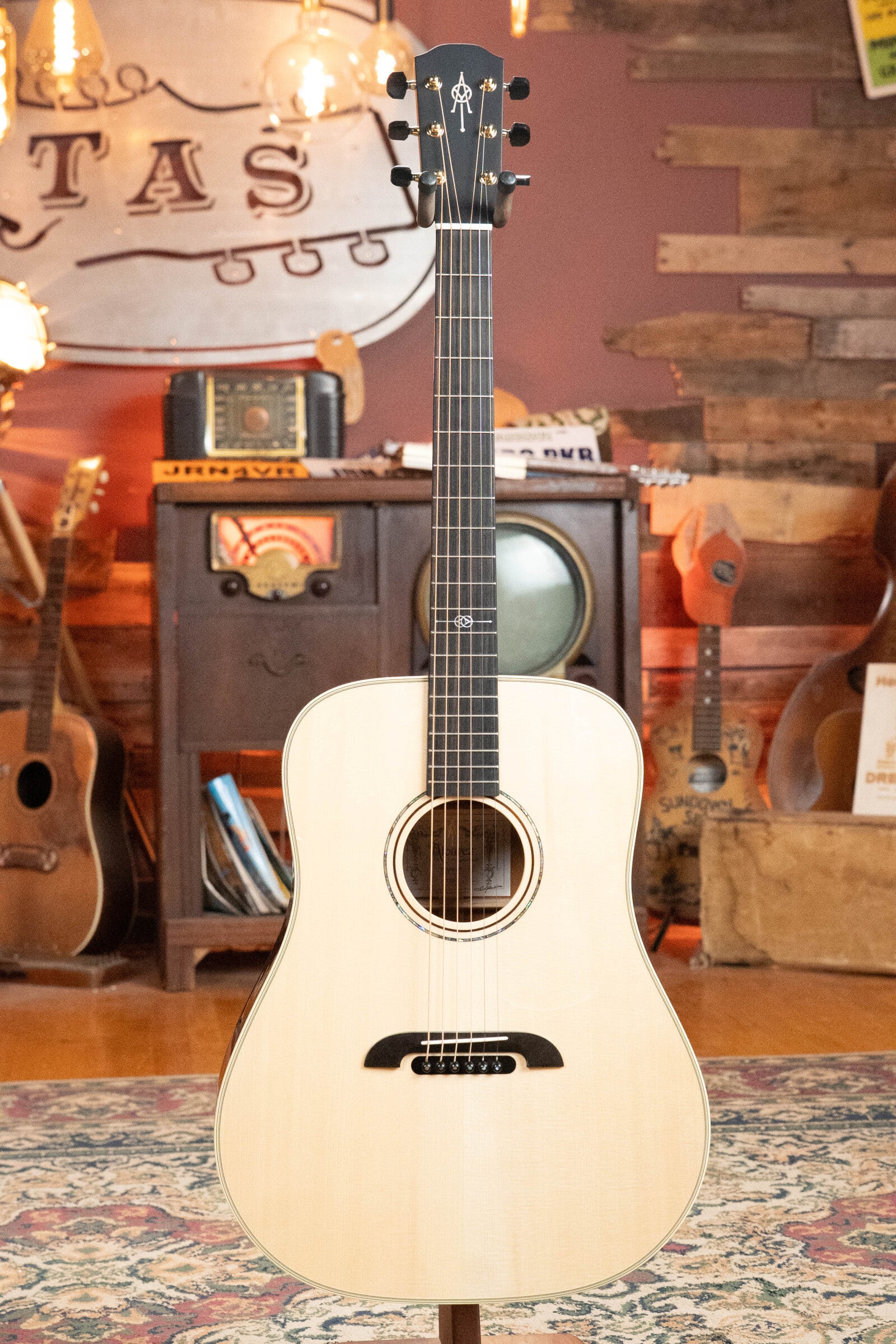 Alvarez Yairi Honduran Series DYM60HD Adirondack/Vintage Honduran Mahogany Dreadnought Acoustic Guitar #7057