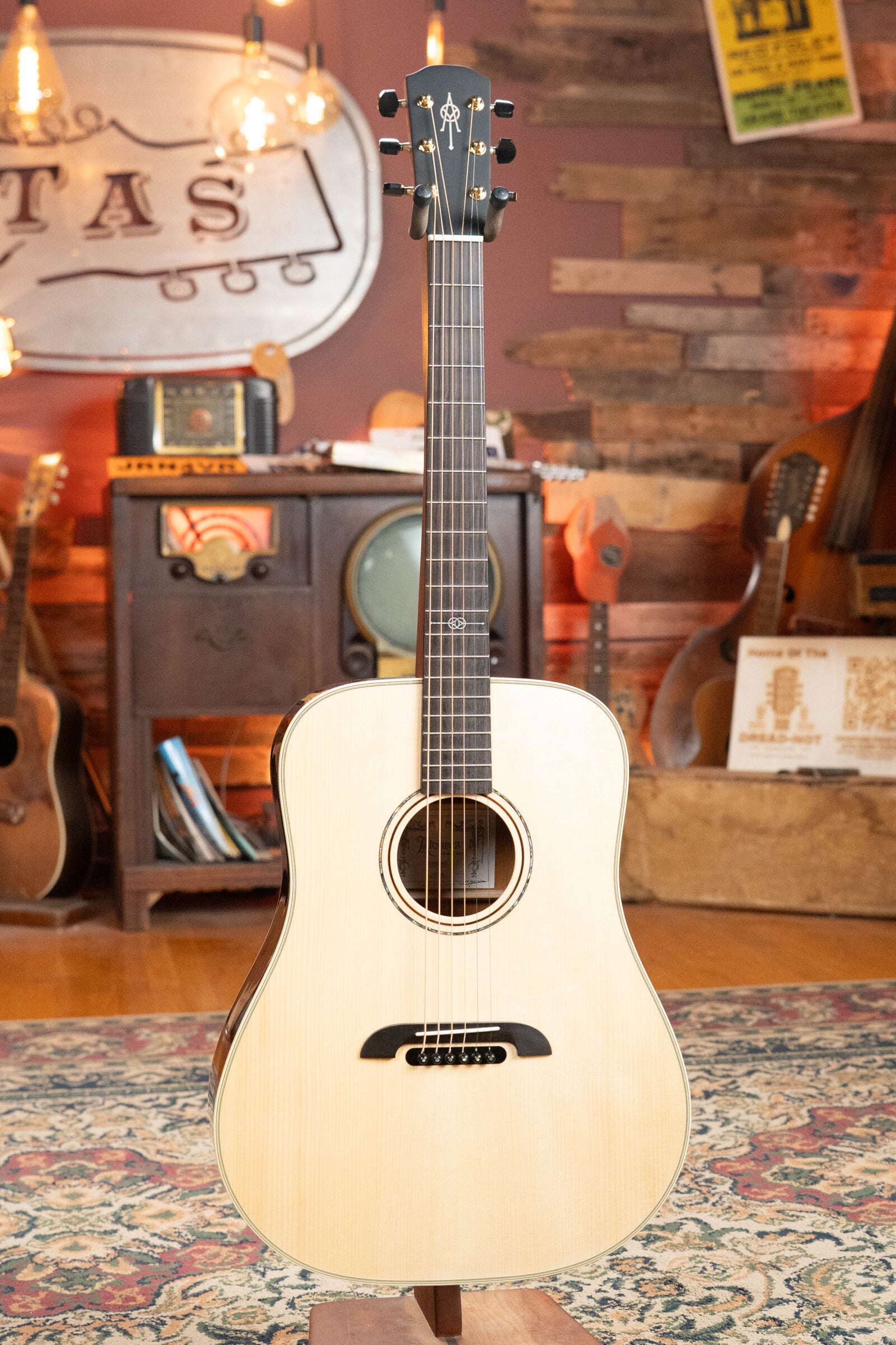 Alvarez Yairi Honduran Series DYM60HD Adirondack/Vintage Honduran Mahogany Dreadnought Acoustic Guitar #7150
