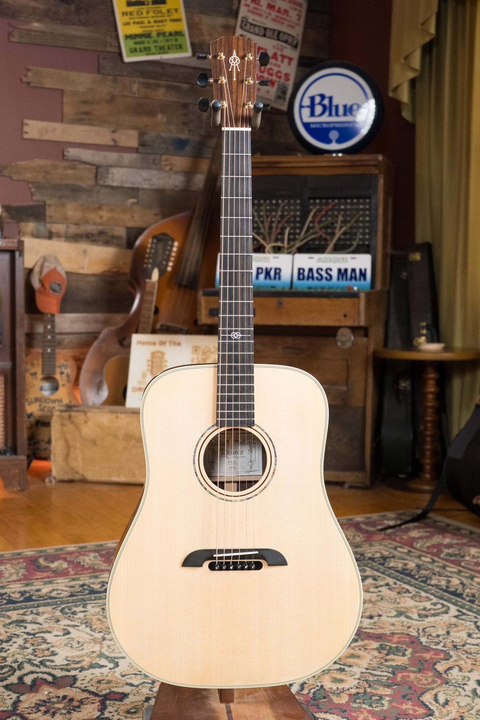 Alvarez Yairi Masterworks DYM70 Sitka/Indian Rosewood Dreadnought Acoustic Guitar #6000