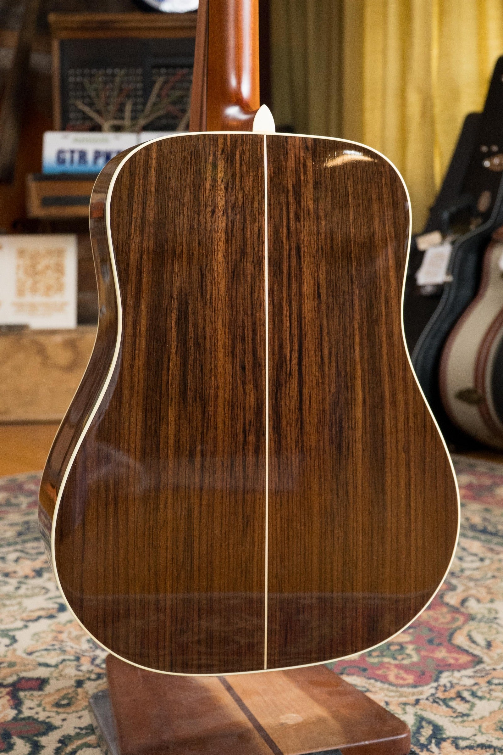 Alvarez Yairi Masterworks DYM70 Sitka/Indian Rosewood Dreadnought Acoustic Guitar #6000