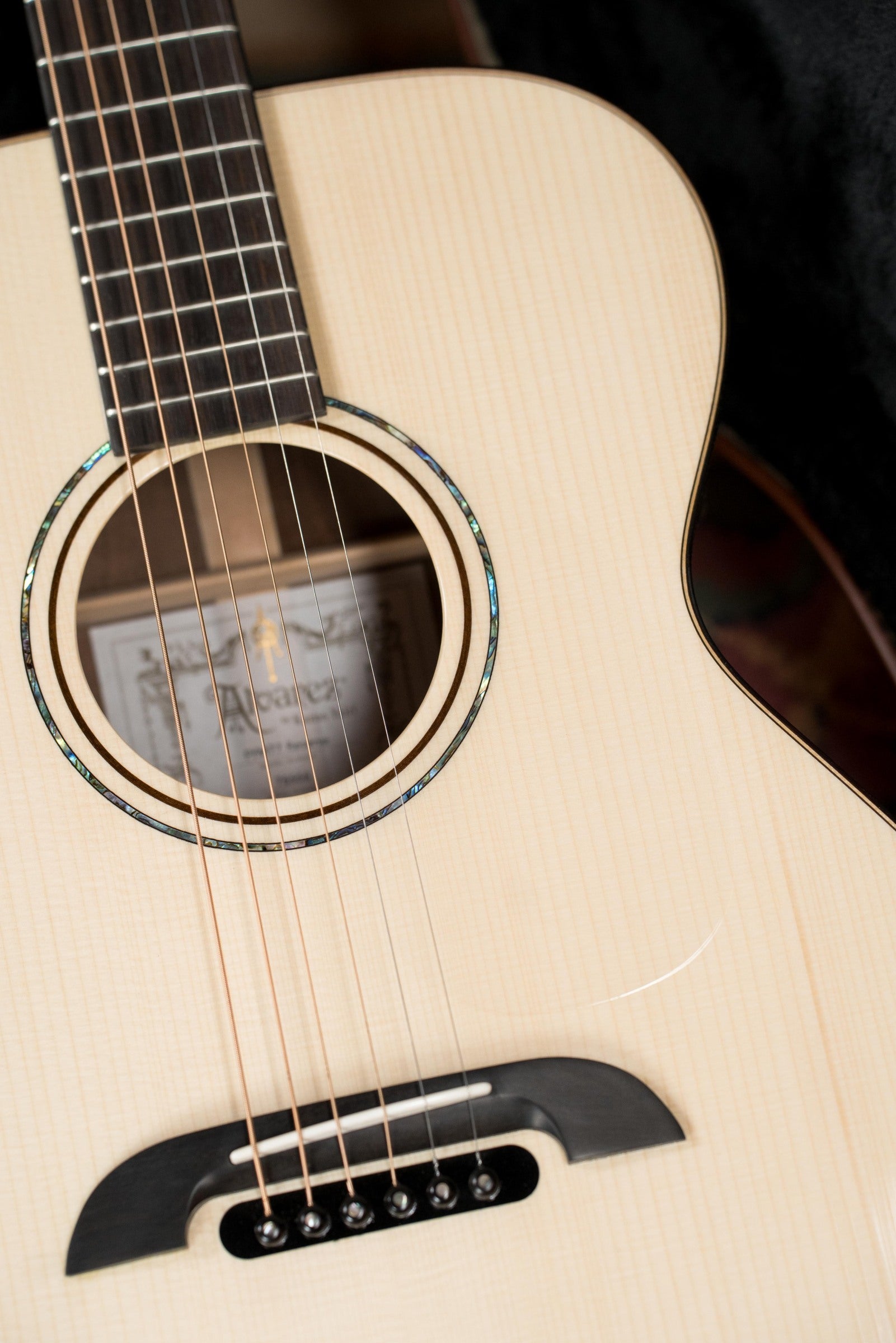 Alvarez Yairi Masterworks Series FYM77 Reserve 1 of 6 Worldwide Adirondack/Flamed Black Walnut OM Acoustic Guitar #6666