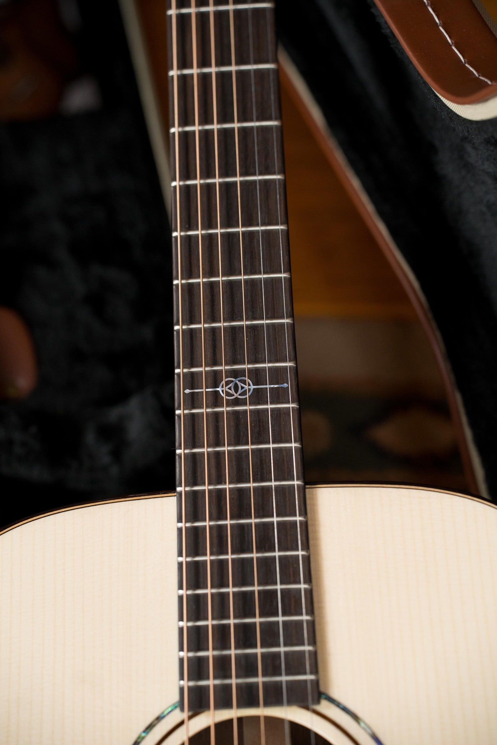 Alvarez Yairi Masterworks Series FYM77 Reserve 1 of 6 Worldwide Adirondack/Flamed Black Walnut OM Acoustic Guitar #6666