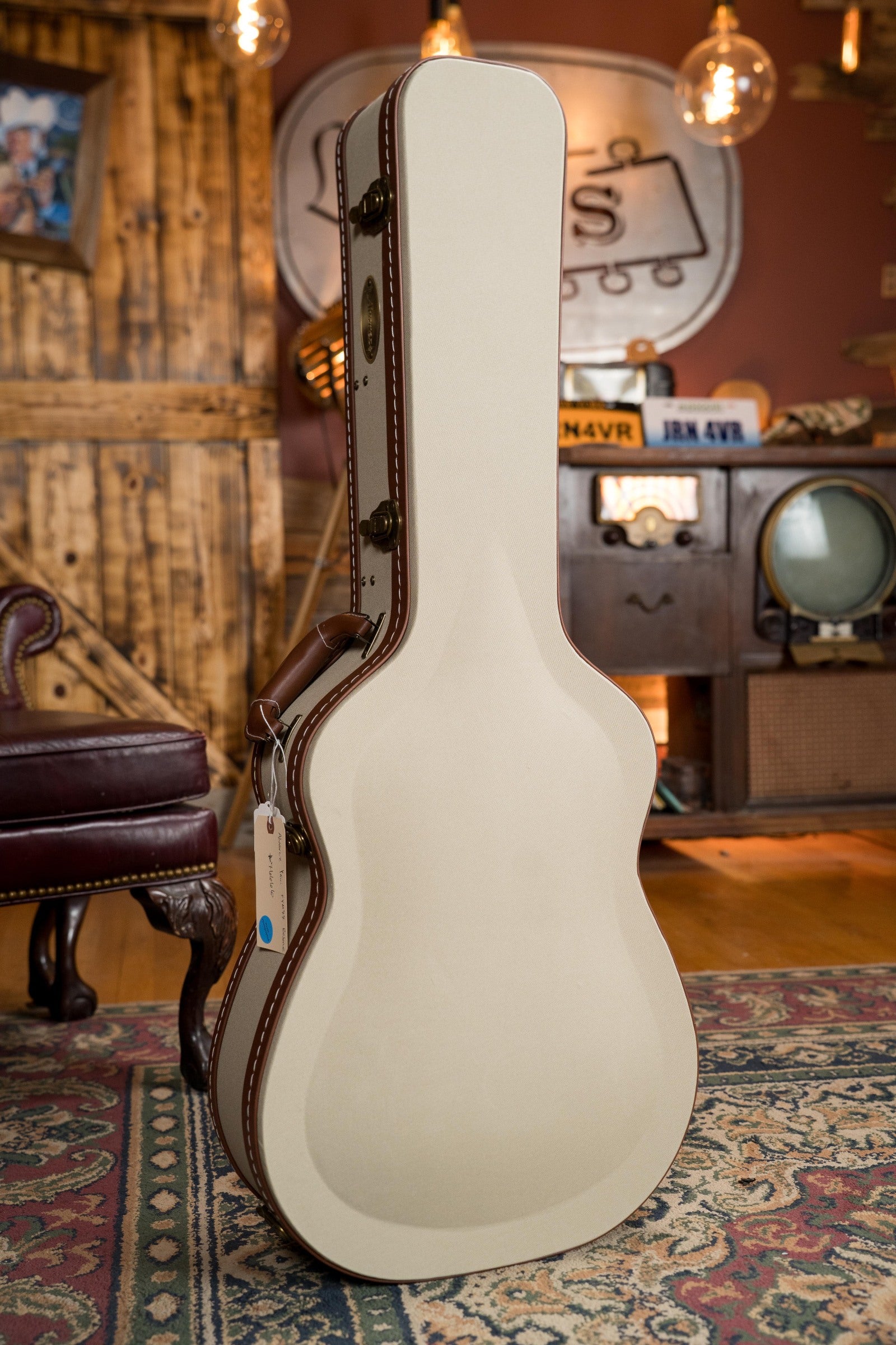 Alvarez Yairi Masterworks Series FYM77 Reserve 1 of 6 Worldwide Adirondack/Flamed Black Walnut OM Acoustic Guitar #6666