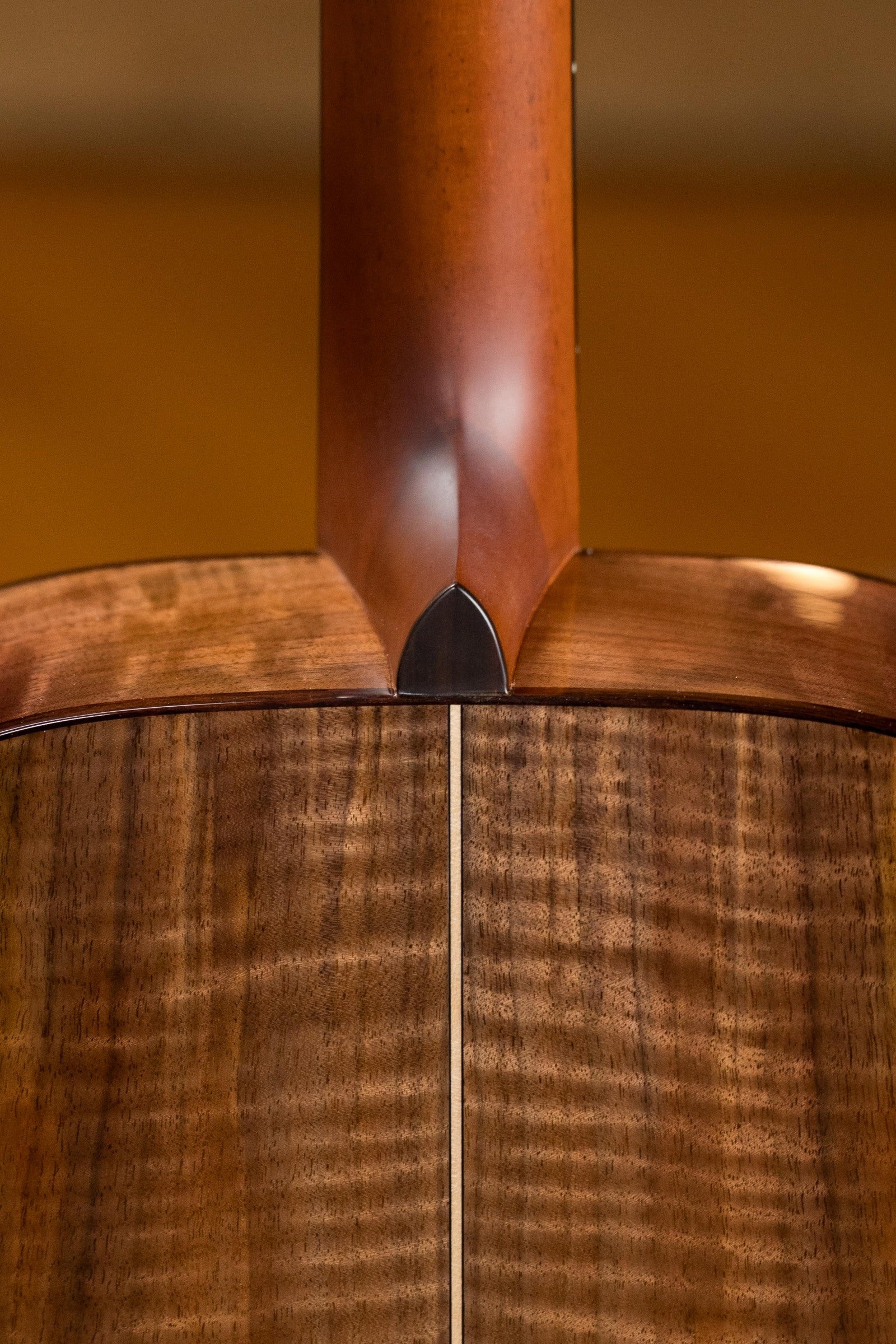 Alvarez Yairi Masterworks Series FYM77 Reserve 1 of 6 Worldwide Adirondack/Flamed Black Walnut OM Acoustic Guitar #6668