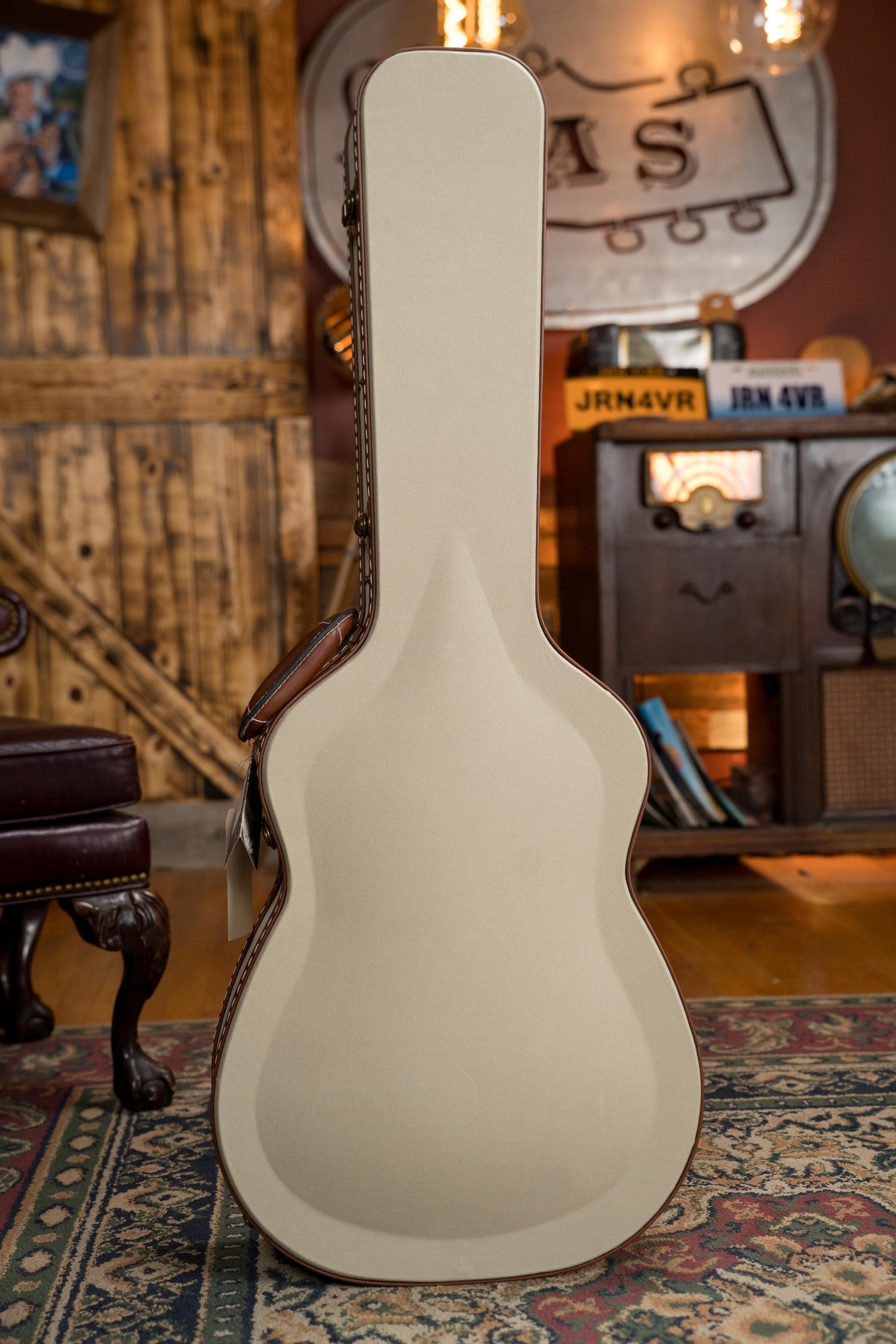 Alvarez Yairi Masterworks Series FYM77 Reserve 1 of 6 Worldwide Adirondack/Flamed Black Walnut OM Acoustic Guitar #6668