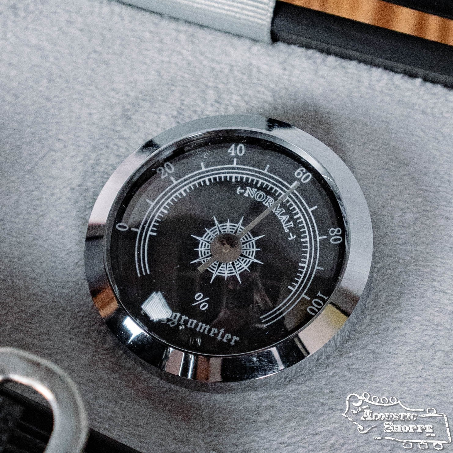 A close-up of a Bobelock Arrow Blue/Gray Fiberglass F-Style Mandolin Case B6-1029FBLS-BUGY shows the Bobelock logo and model number, with its sleek blue and gray fiberglass finish clearly visible.