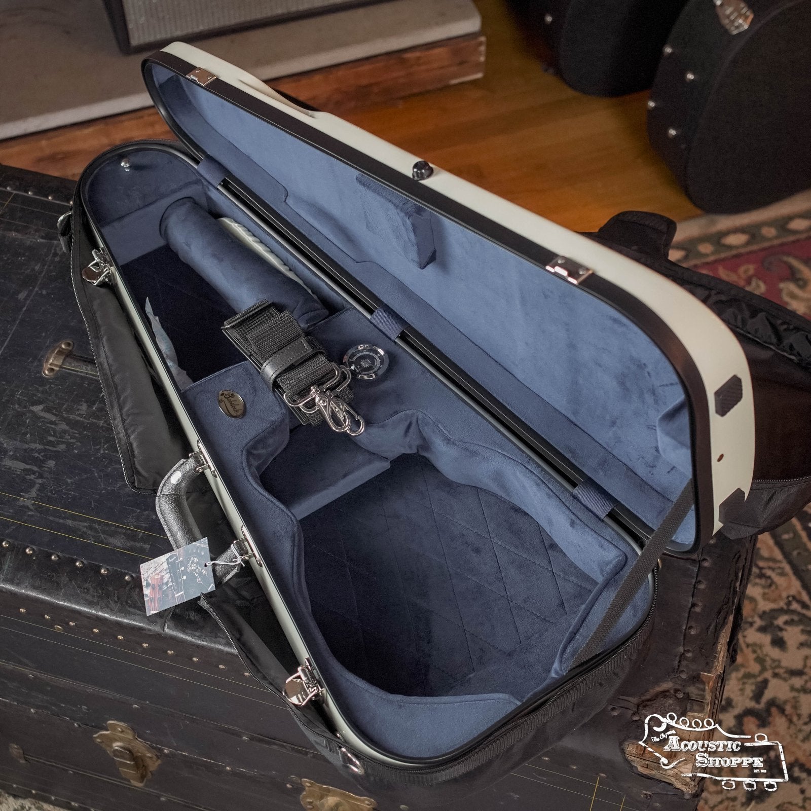 Bobelock Arrow Ivory/Blue F-Style Fiberglass Mandolin Case B6-1029FBLS-IVBU