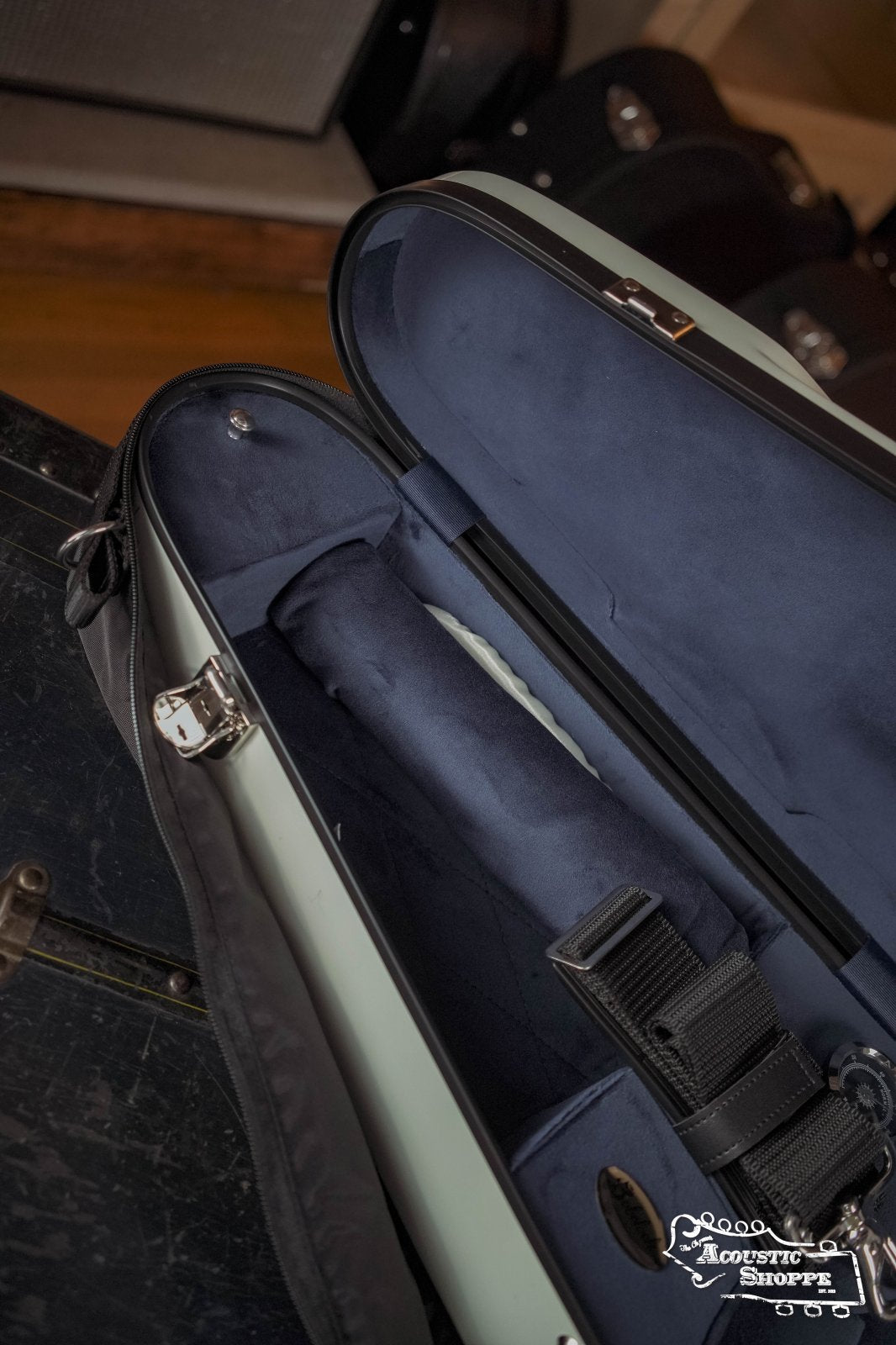 Bobelock Arrow Ivory/Blue F-Style Fiberglass Mandolin Case B6-1029FBLS-IVBU