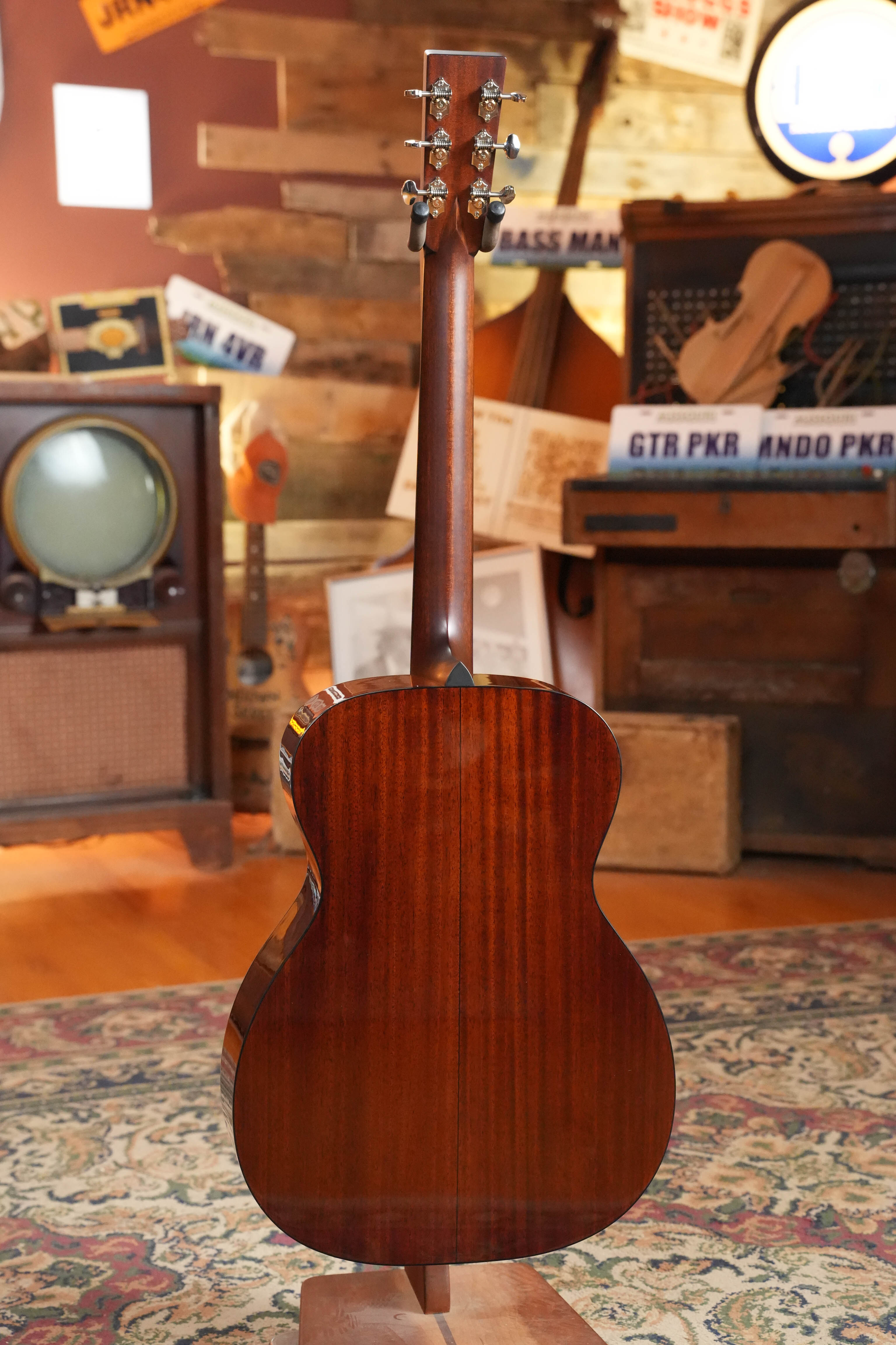 Bourgeois Country Boy Touchstone Series Sitka/Mahogany Sunburst Orchestra Model Acoustic Guitar #0252