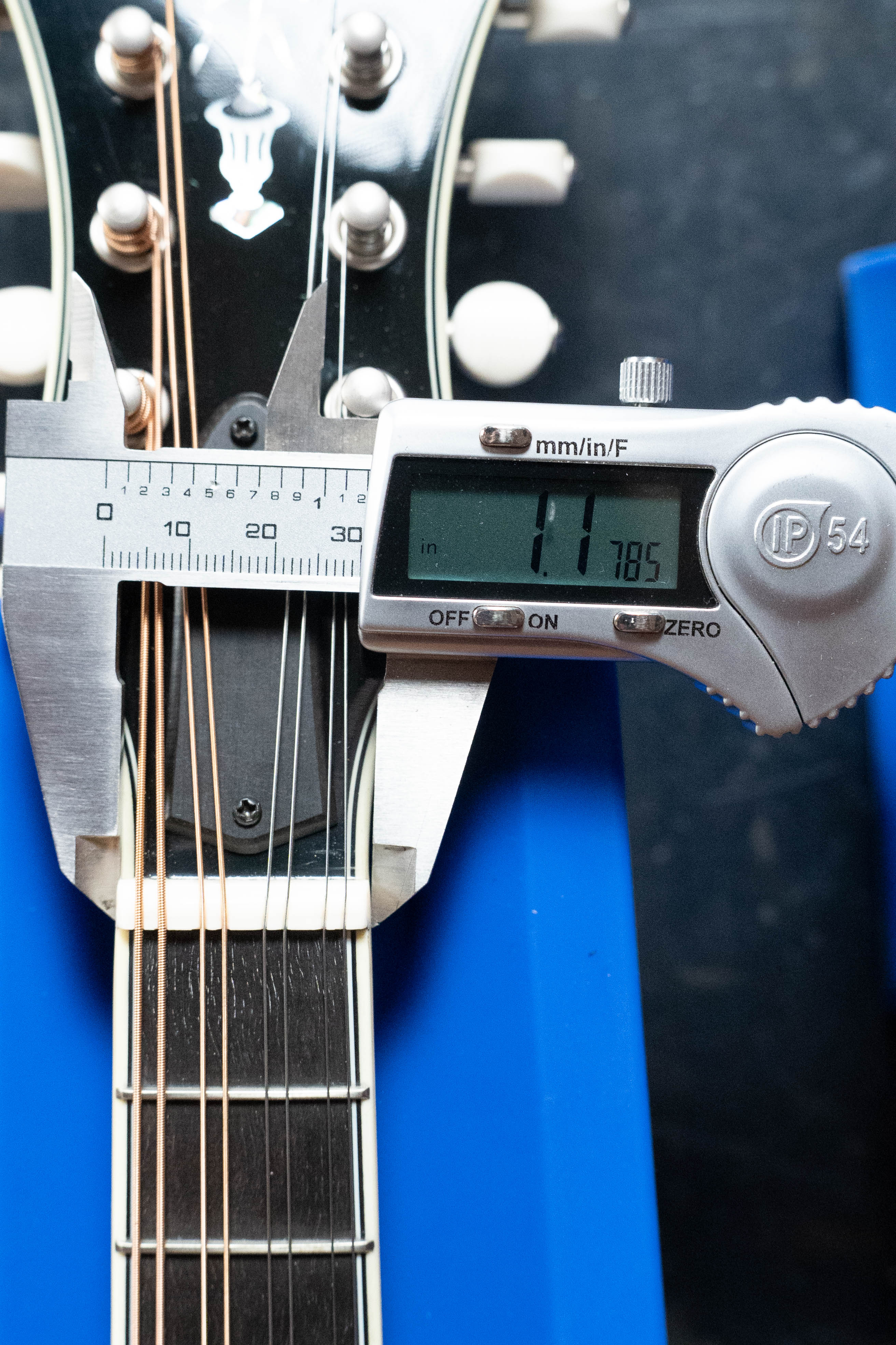 Bourgeois Limited Chocolate M5-F-BT Aged-Tone Adirondack/Maple Black Top F-Style Mandolin #6108