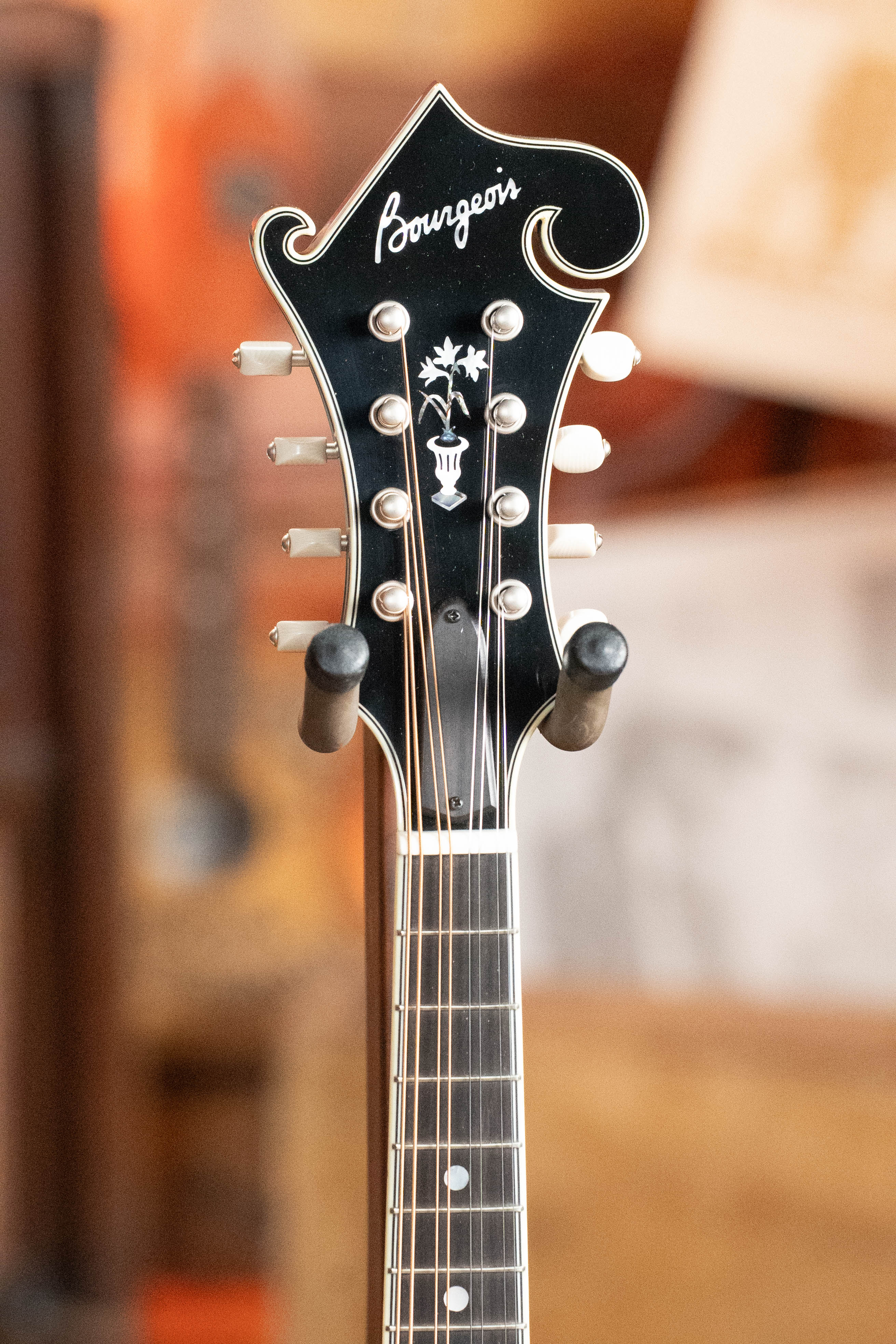 Bourgeois M5-F-BT Aged-Tone Adirondack/Maple Black Top F-Style Mandolin #6114