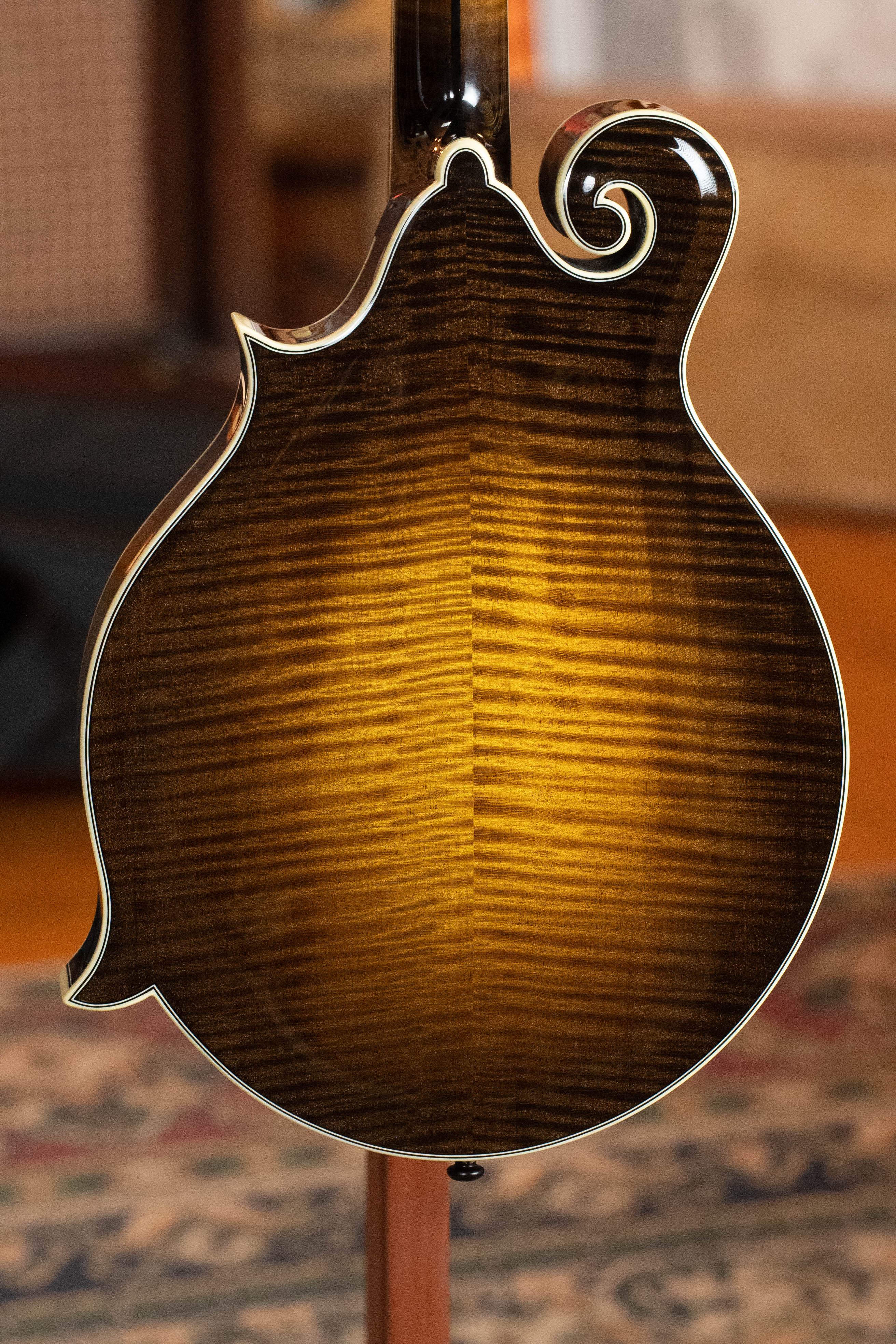 Bourgeois M5-F-SB Aged-Tone Adirondack/Maple Sunburst F-Style Mandolin #0102