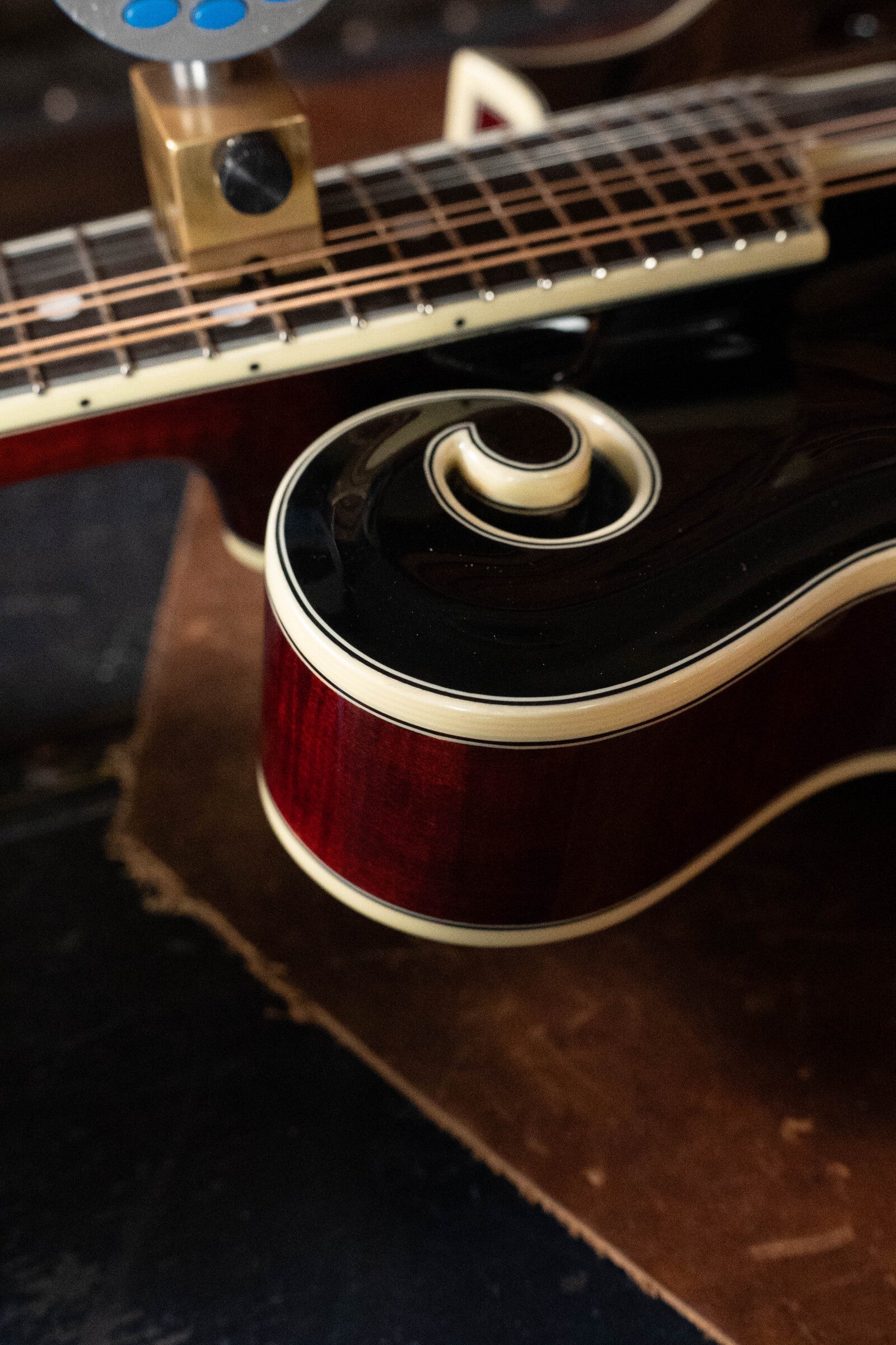 Bourgeois M5-F-BT Aged-Tone Adirondack/Maple Black Top F-Style Mandolin #6111