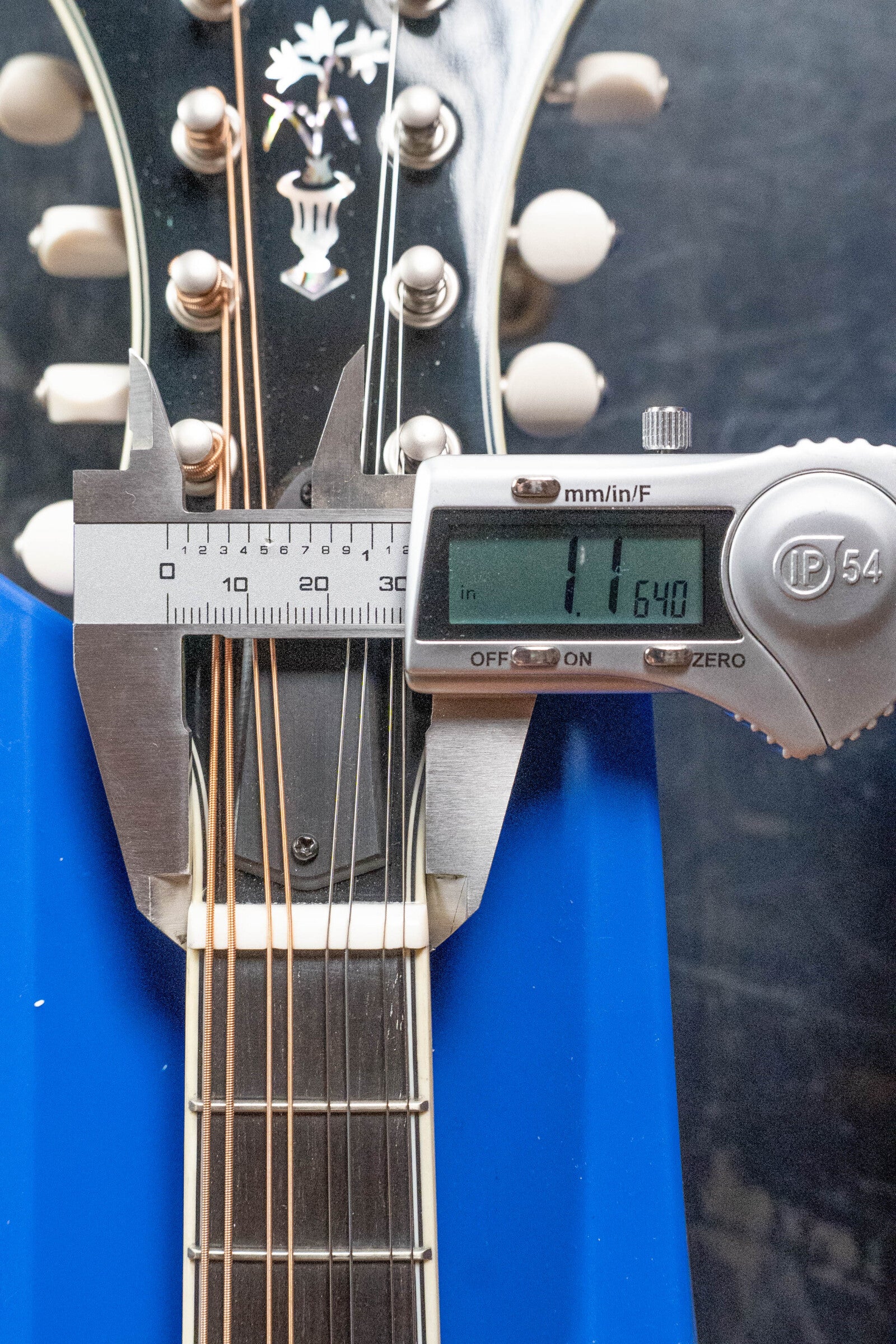 Bourgeois M5-F-BT Aged-Tone Adirondack/Maple Black Top F-Style Mandolin #6115