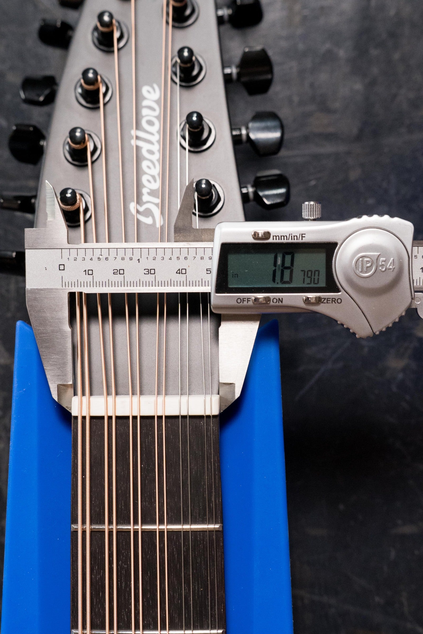 Breedlove Discovery Series Spruce/Mahogany 12 String Satin Black Double Course Concert Guitar w/Electronics #6094