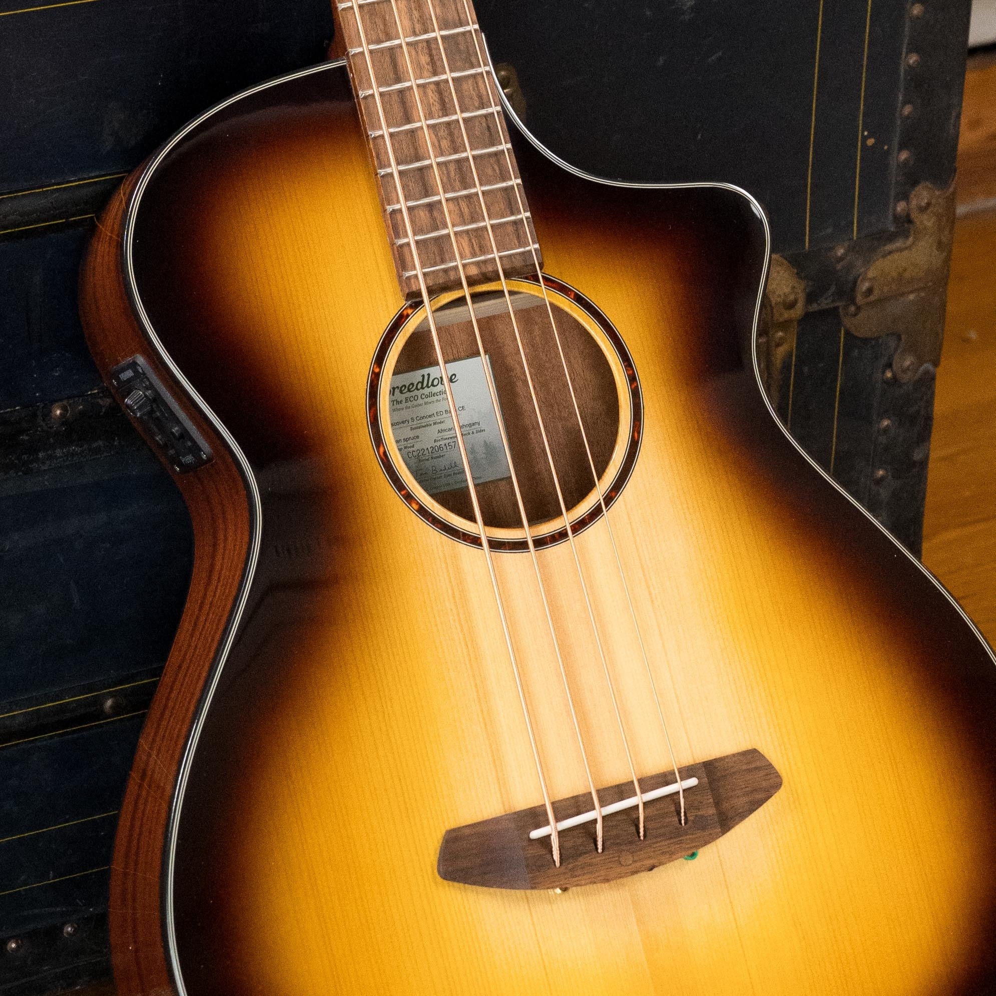 Breedlove Discovery Series Spruce/Mahogany Edgeburst Cutaway Concert Bass Guitar w/Electronics #6157