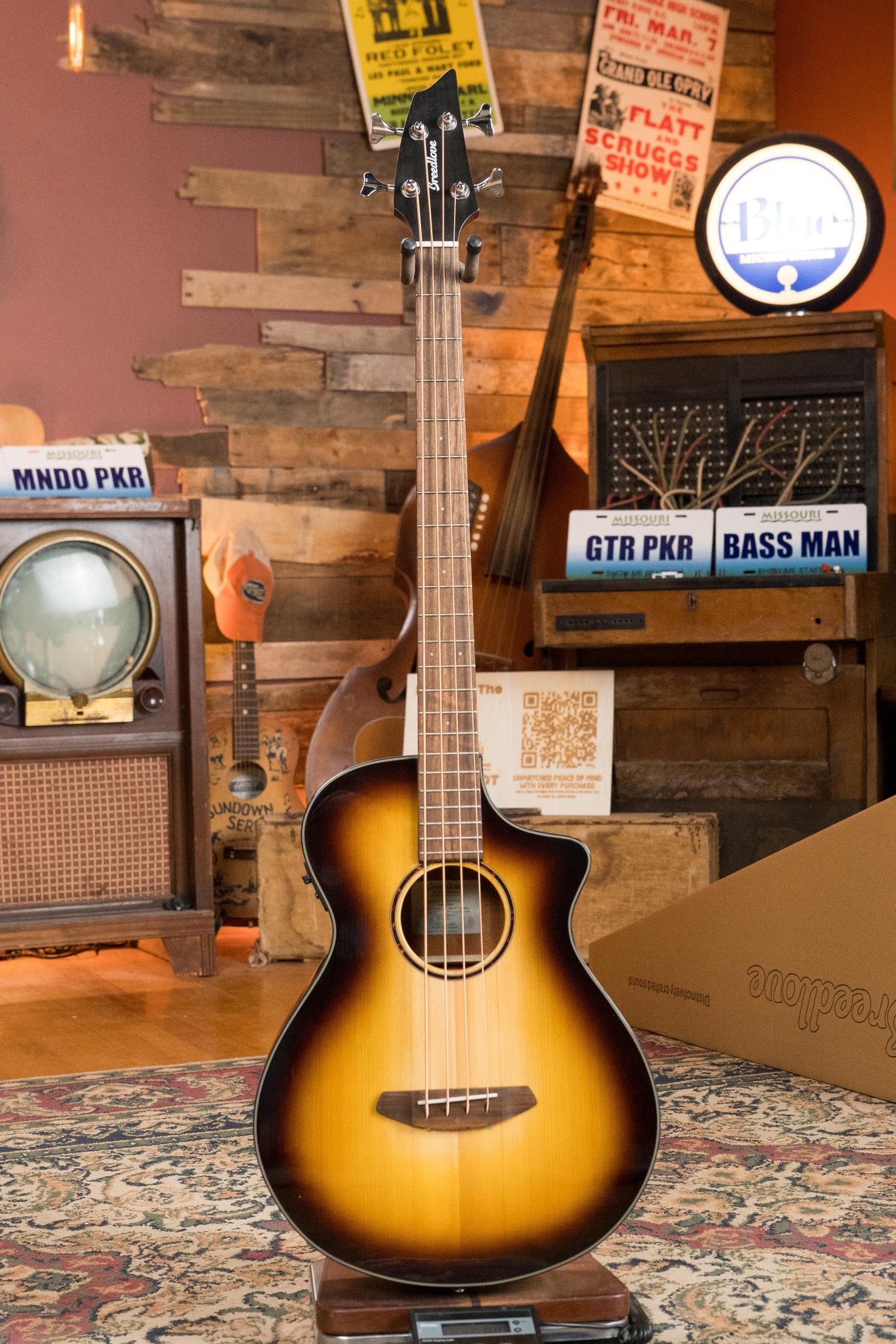 Breedlove Discovery Series Spruce/Mahogany Edgeburst Cutaway Concert Bass Guitar w/Electronics #6157