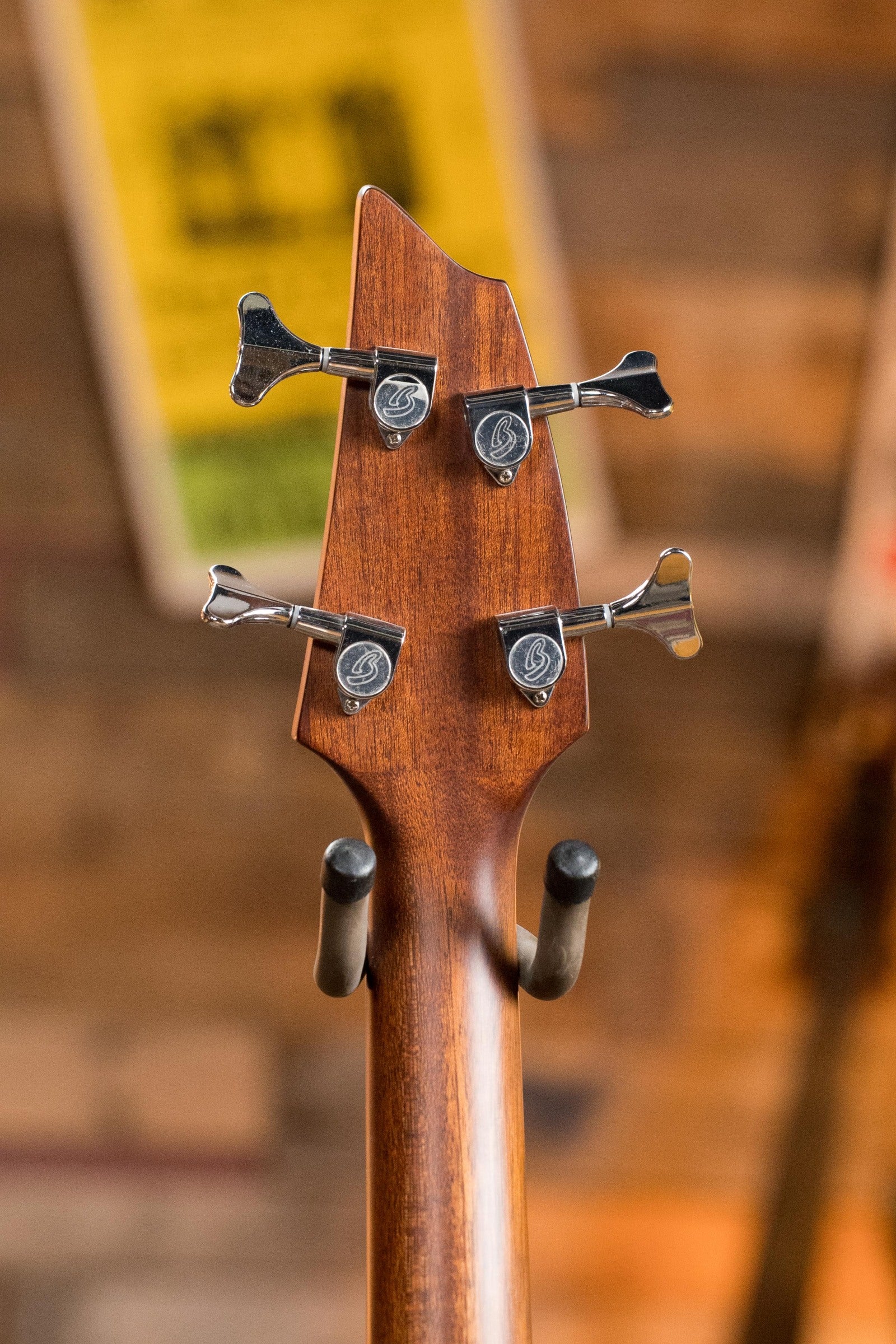 Breedlove Discovery Series Spruce/Mahogany Edgeburst Cutaway Concert Bass Guitar w/Electronics #6157