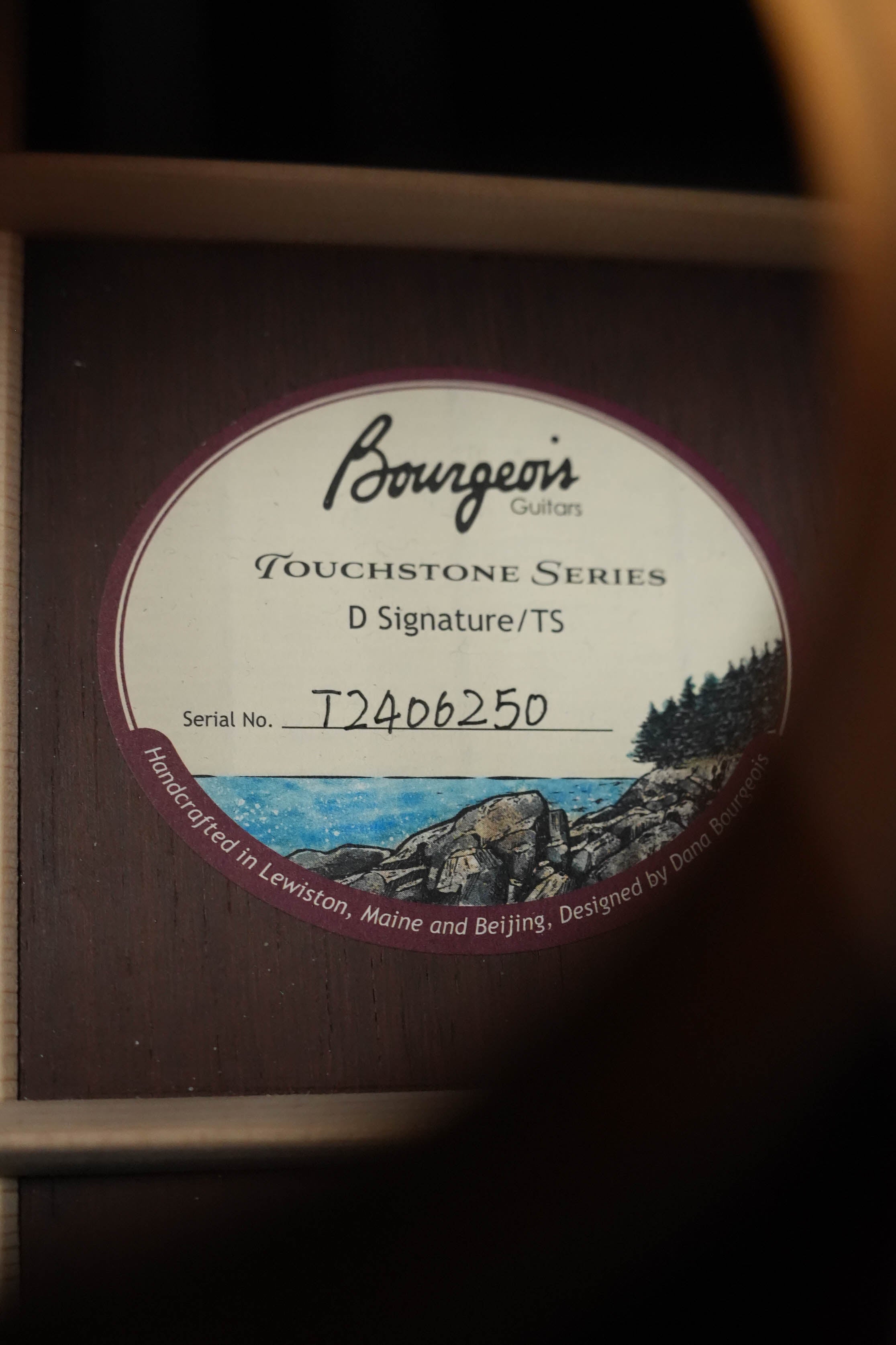 *Dread-Not Certified Used* Bourgeois D Touchstone Signature Torrefied Alaskan Sitka/Madagascar Rosewood Acoustic Guitar #6250