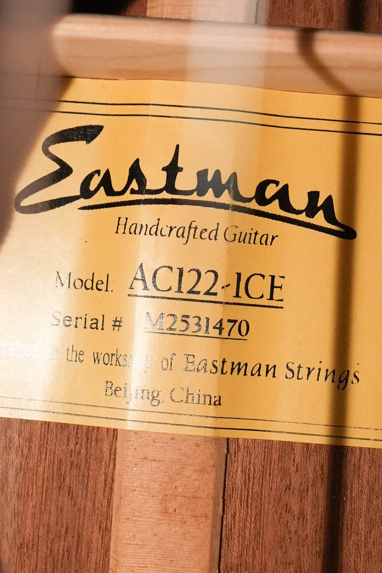 Eastman AC122-1CE Natural Finish Grand Auditorium Cutaway Guitar w/Fishman Pickup #1470