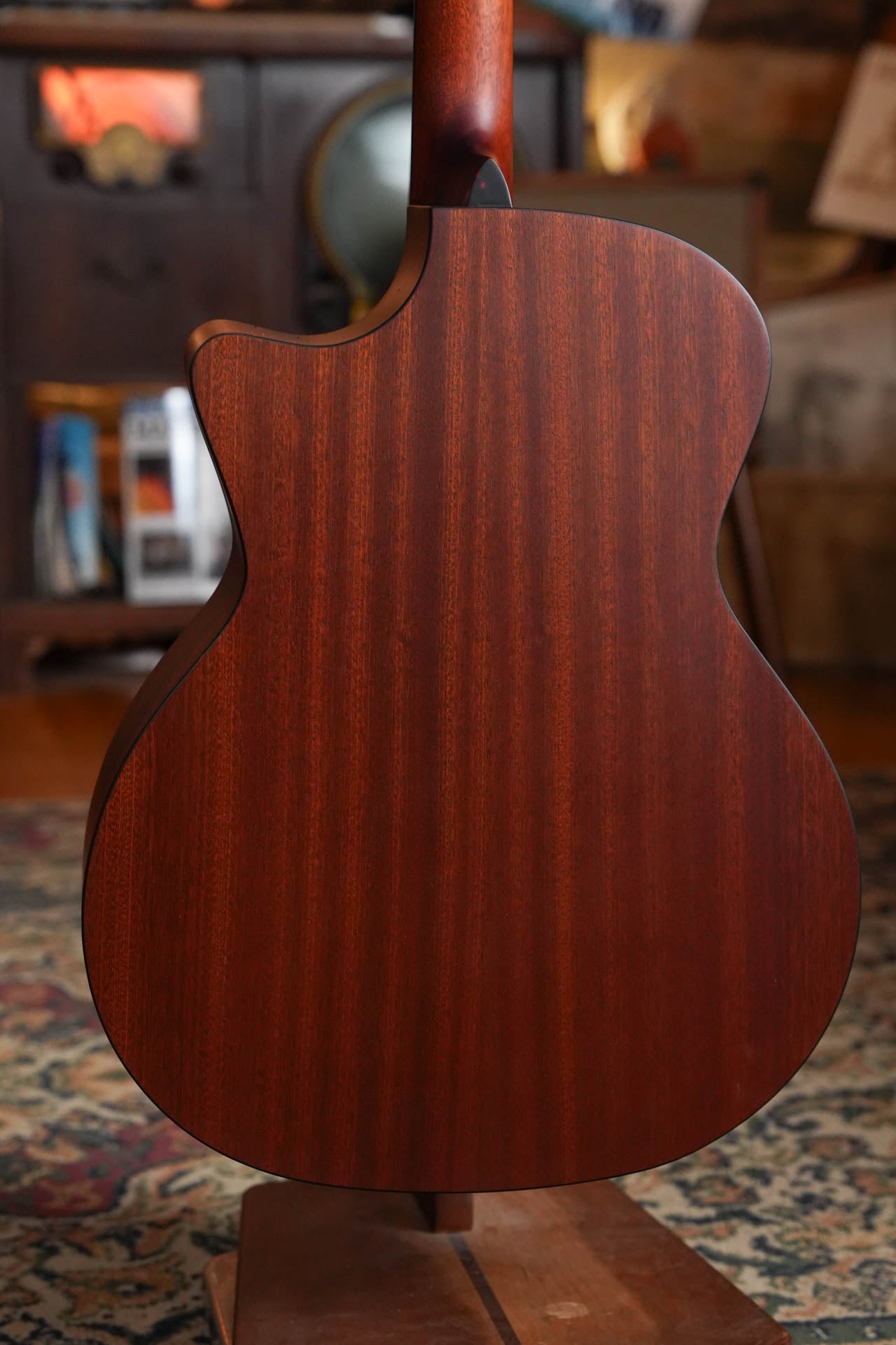 Eastman AC122-1CE Natural Finish Grand Auditorium Cutaway Guitar w/Fishman Pickup #1470
