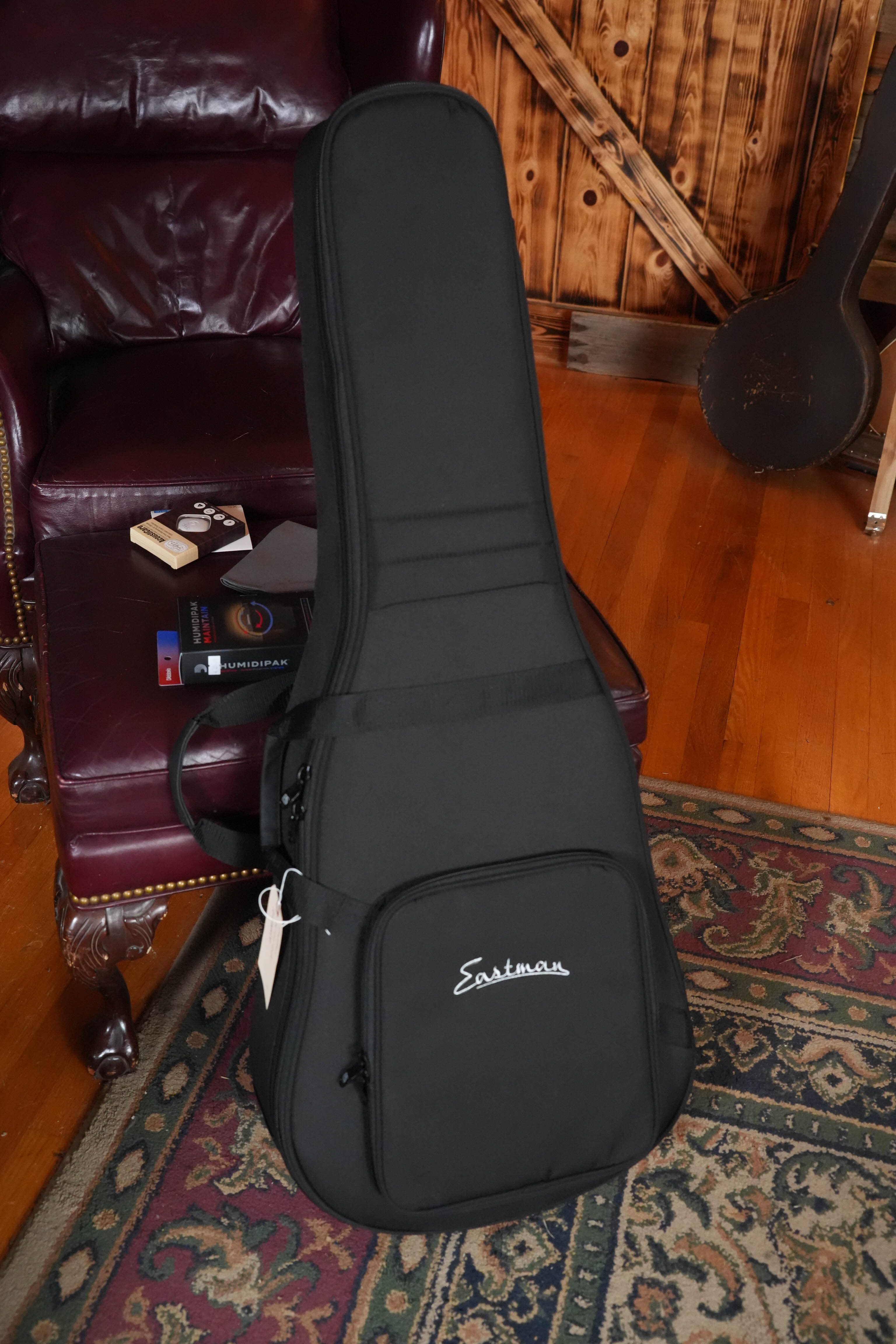 Eastman AC122-1CE Sitka/Sapele Natural Finish Grand Auditorium Cutaway Guitar w/Fishman Pickup #8979