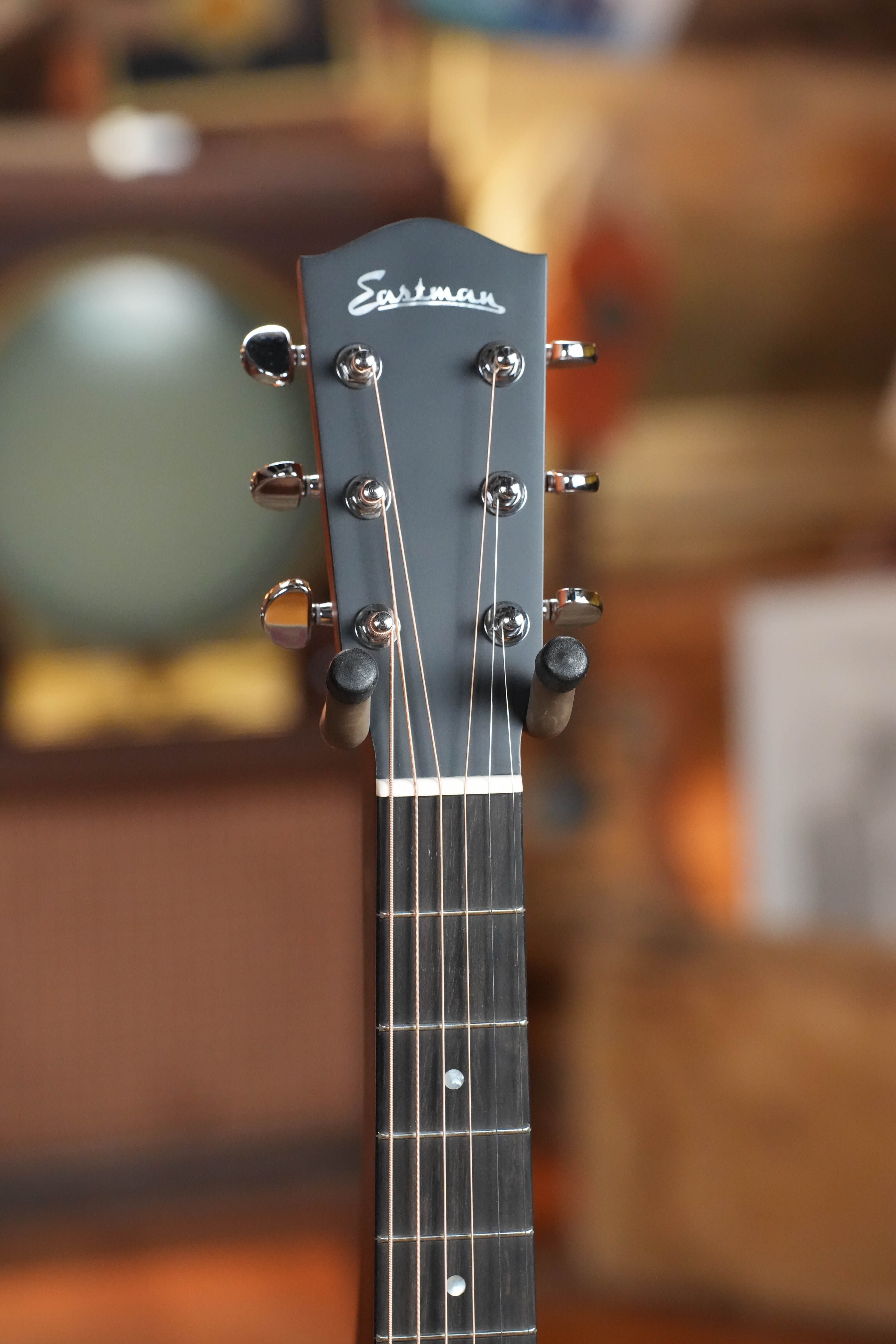 Eastman AC122-1CE Sitka/Sapele Natural Finish Grand Auditorium Cutaway Guitar w/Fishman Pickup #8979