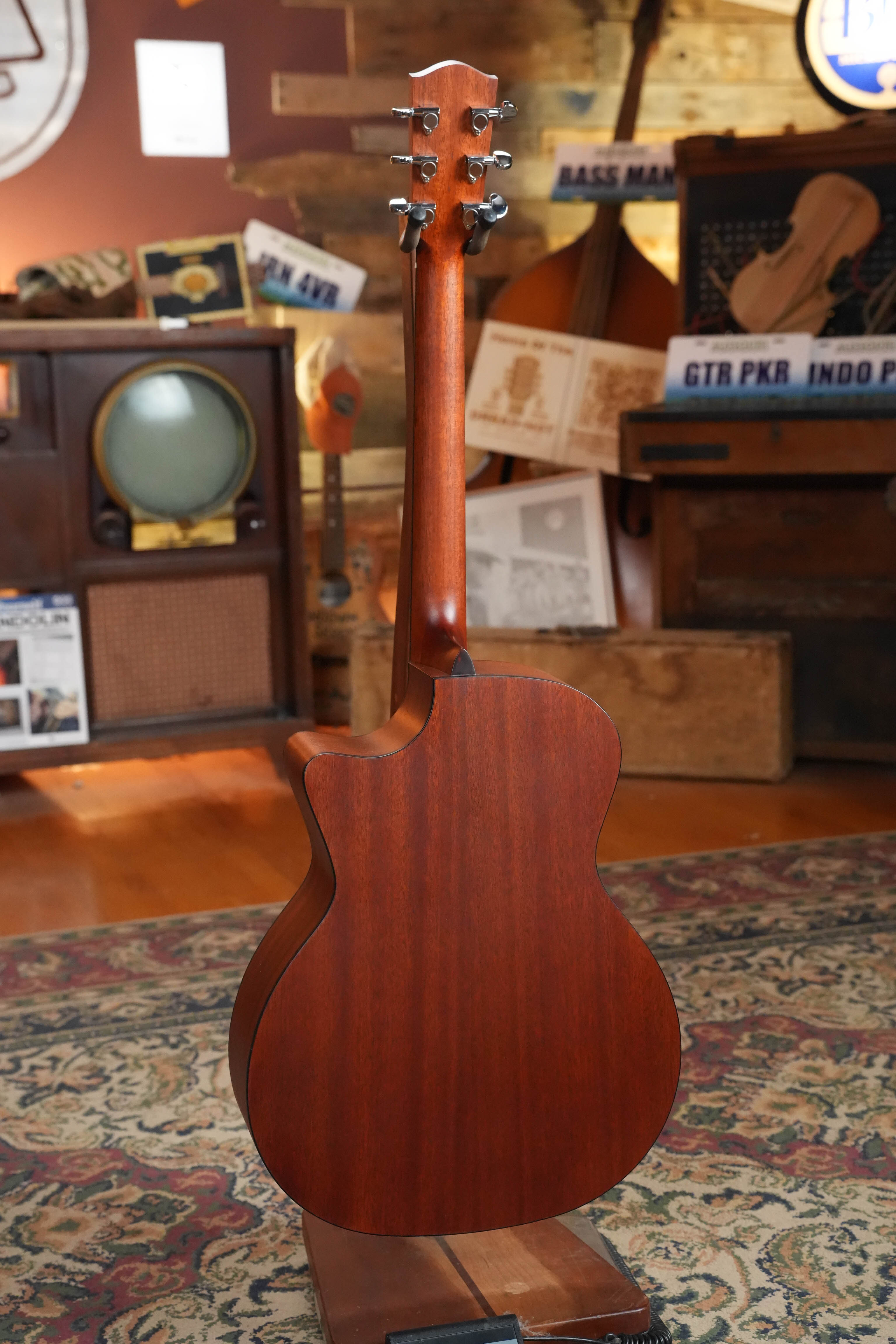 Eastman AC122-1CE Sitka/Sapele Natural Finish Grand Auditorium Cutaway Guitar w/Fishman Pickup #8979