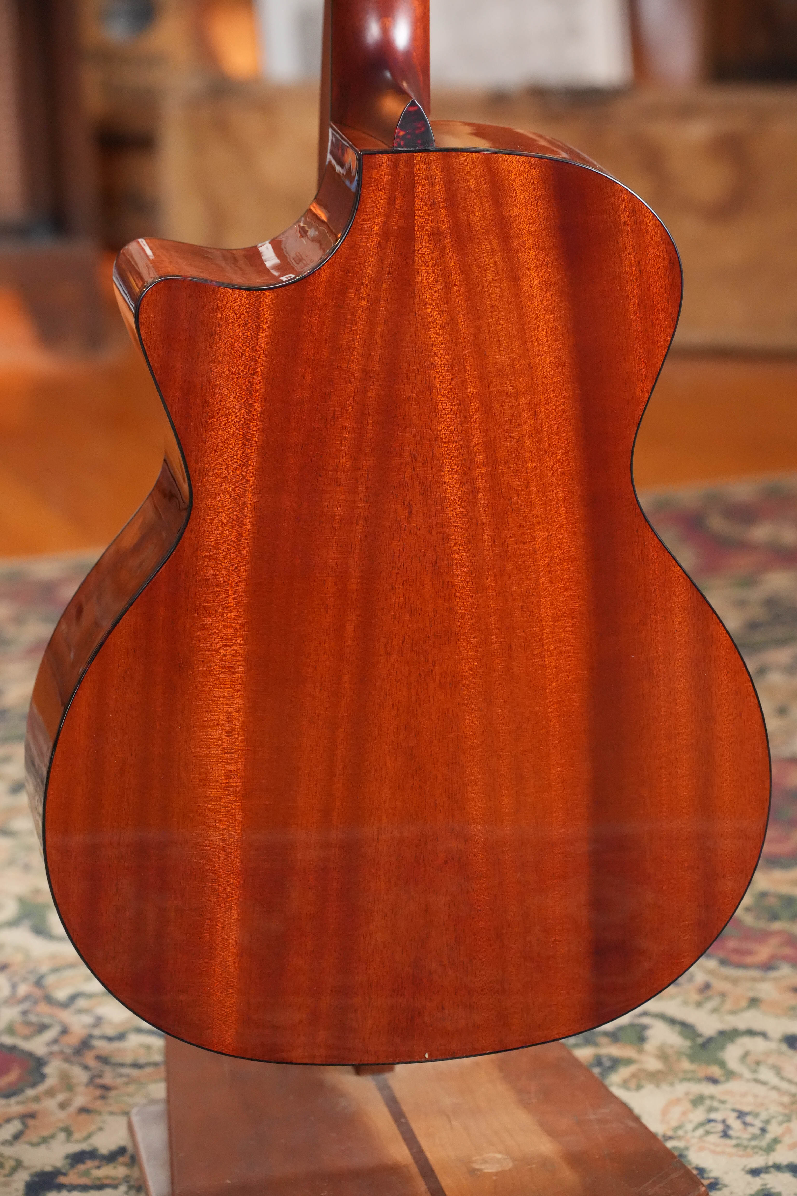 Eastman AC122-2CE-DLX-SB Cedar/Sapele Sunburst Cutaway Grand Auditorium Guitar w/Fishman Pickup #3693