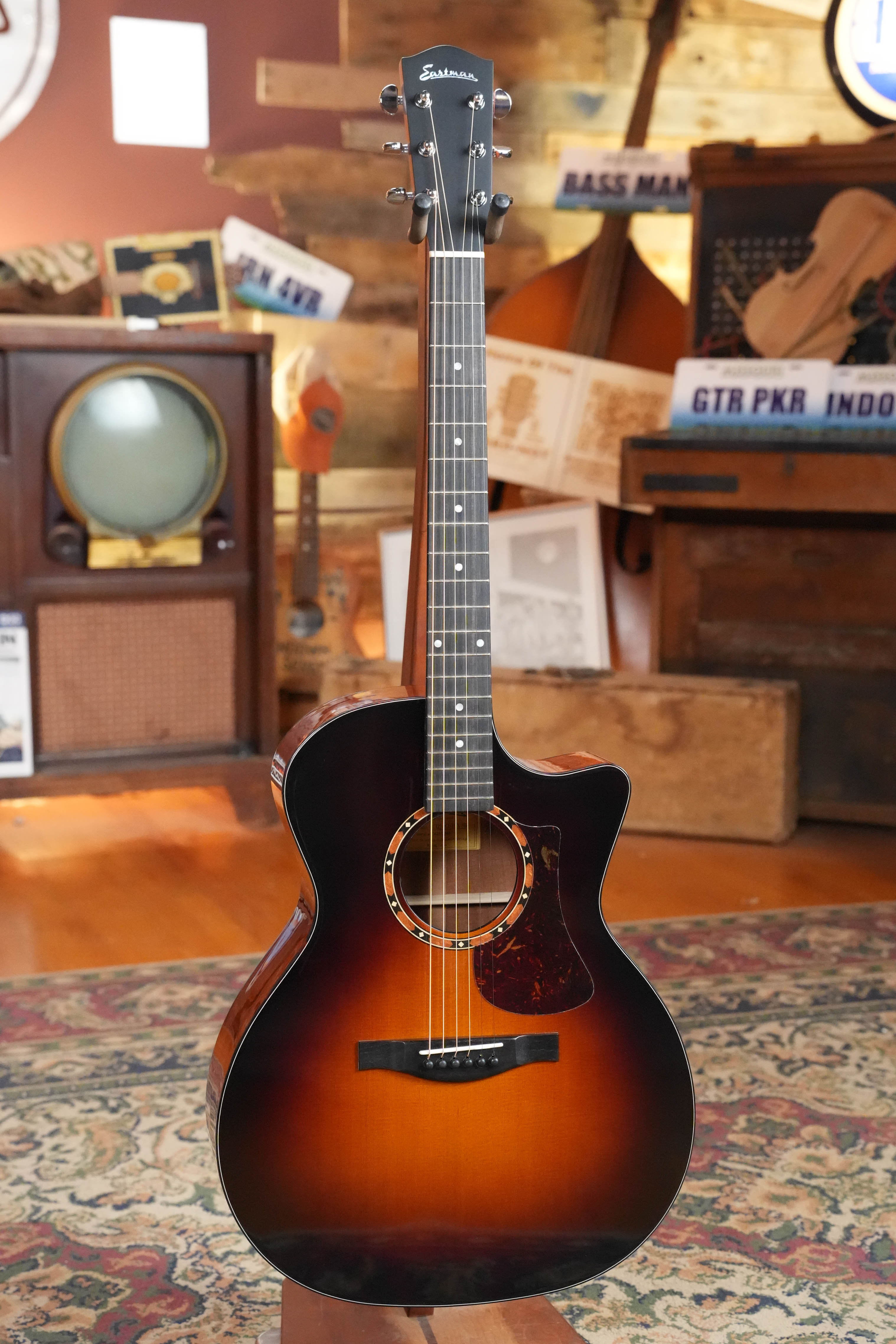 Eastman AC122-2CE-DLX-SB Cedar/Sapele Sunburst Cutaway Grand Auditorium Guitar w/Fishman Pickup #3693