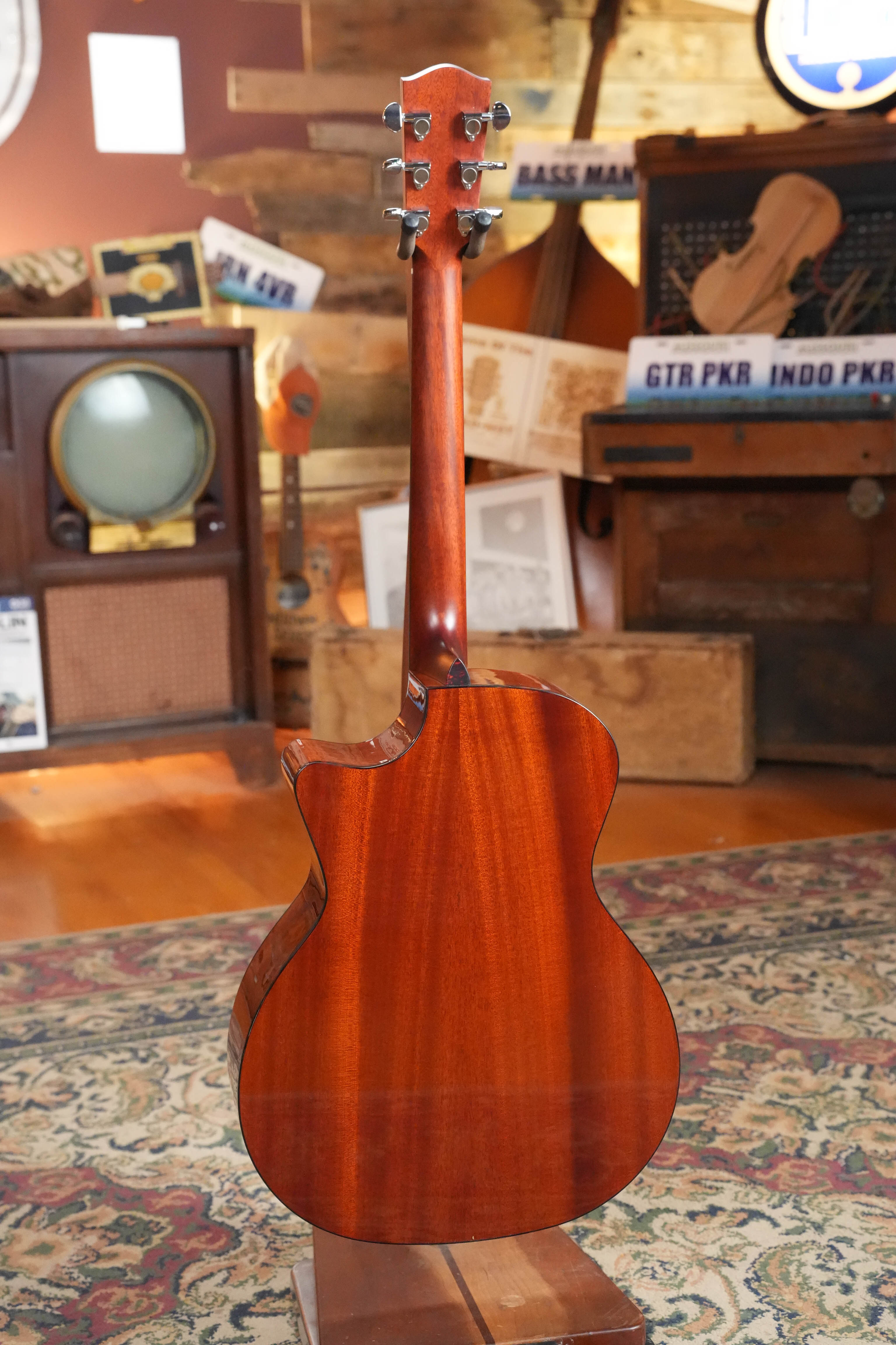 Eastman AC122-2CE-DLX-SB Cedar/Sapele Sunburst Cutaway Grand Auditorium Guitar w/Fishman Pickup #3693