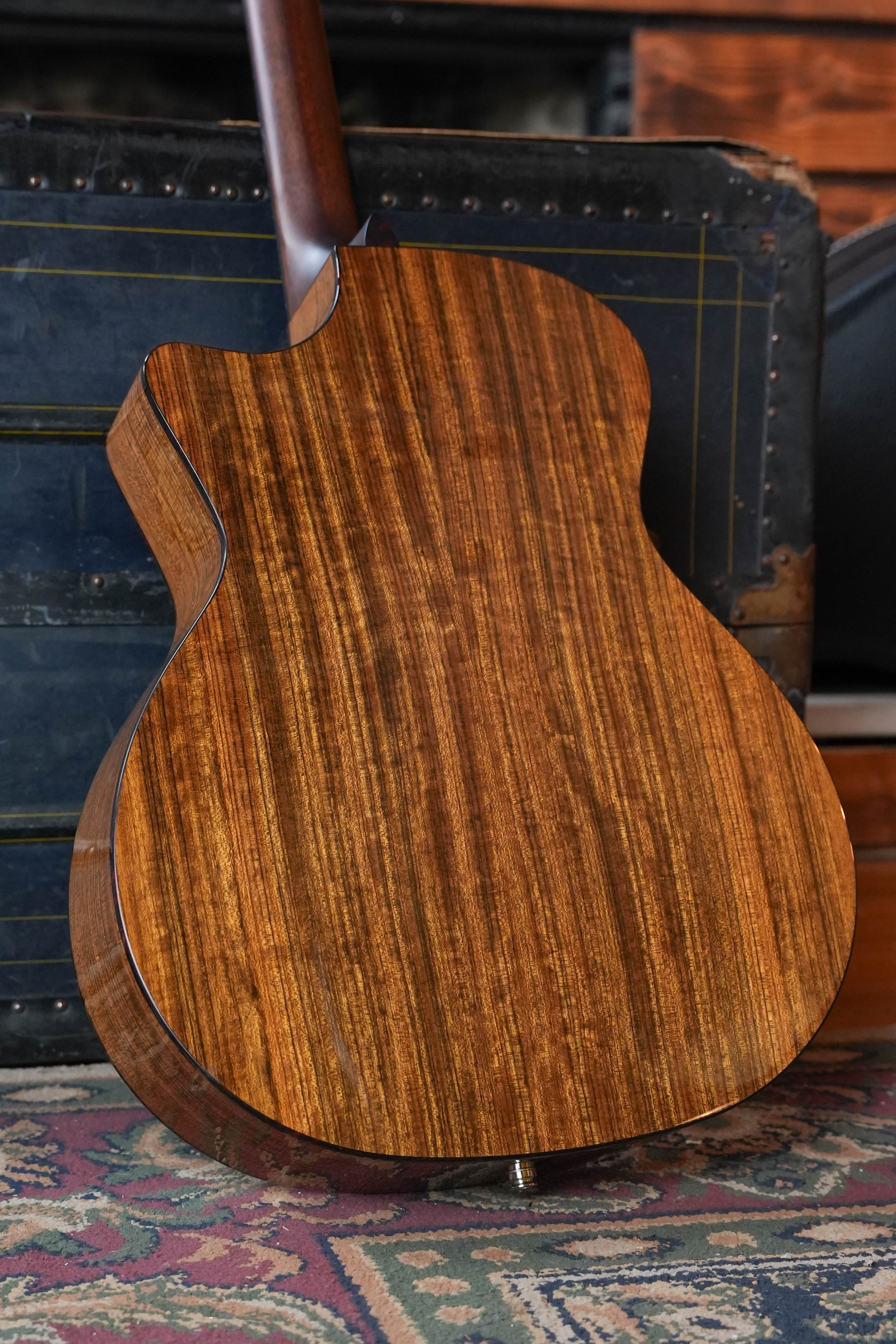 Eastman AC222CE-DLX-GB Sitka/Ovangkol Goldburst Cutaway Grand Auditorium Guitar w/Fishman Pickup #9821