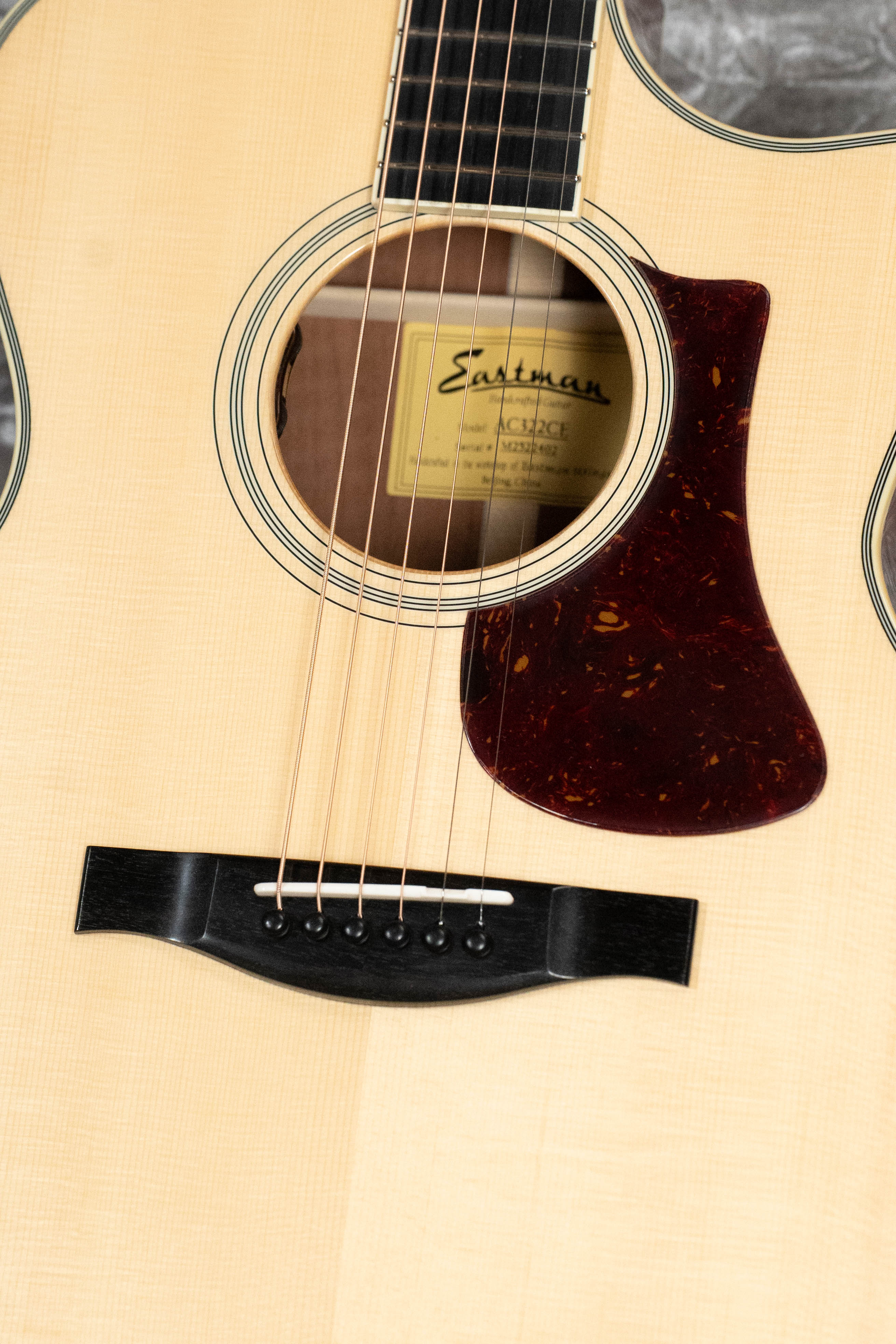 Eastman AC322CE Sitka/Mahogany Cutaway Grand Auditorium Guitar w/LR Baggs Pickup #2402