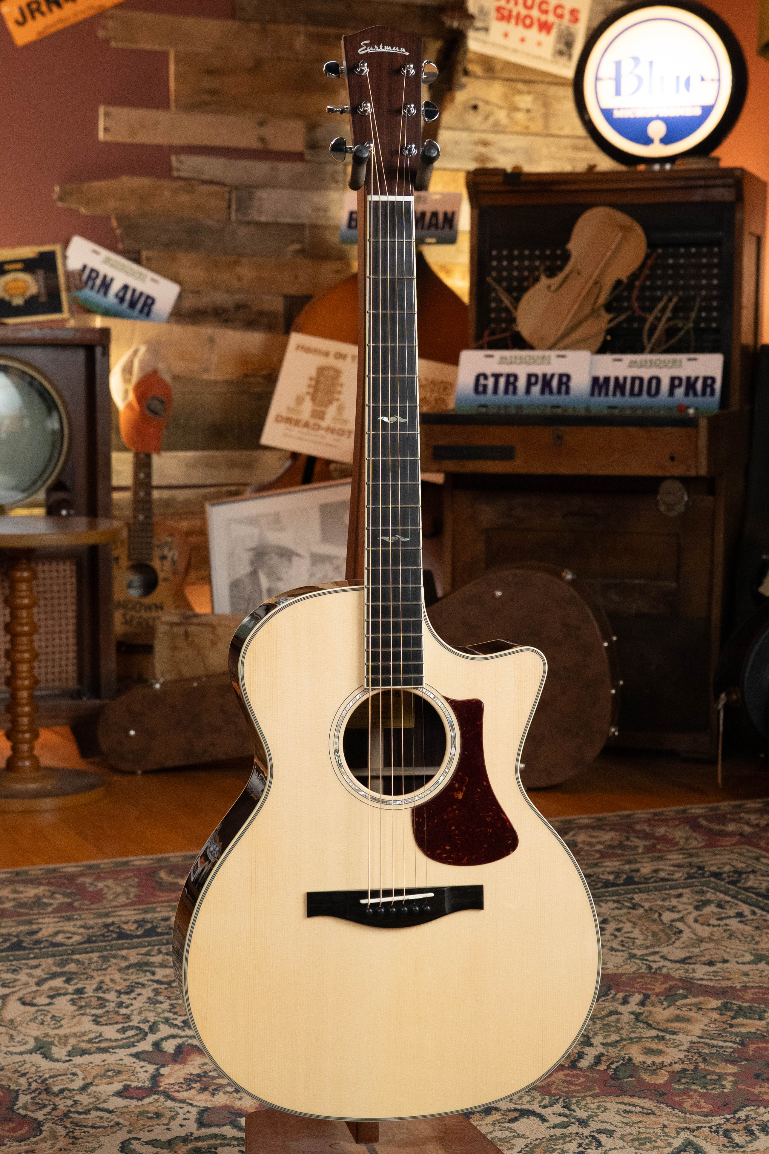 Eastman AC422CE Sitka/Rosewood Cutaway Grand Auditorium Guitar w/LR Baggs Pickup #9843