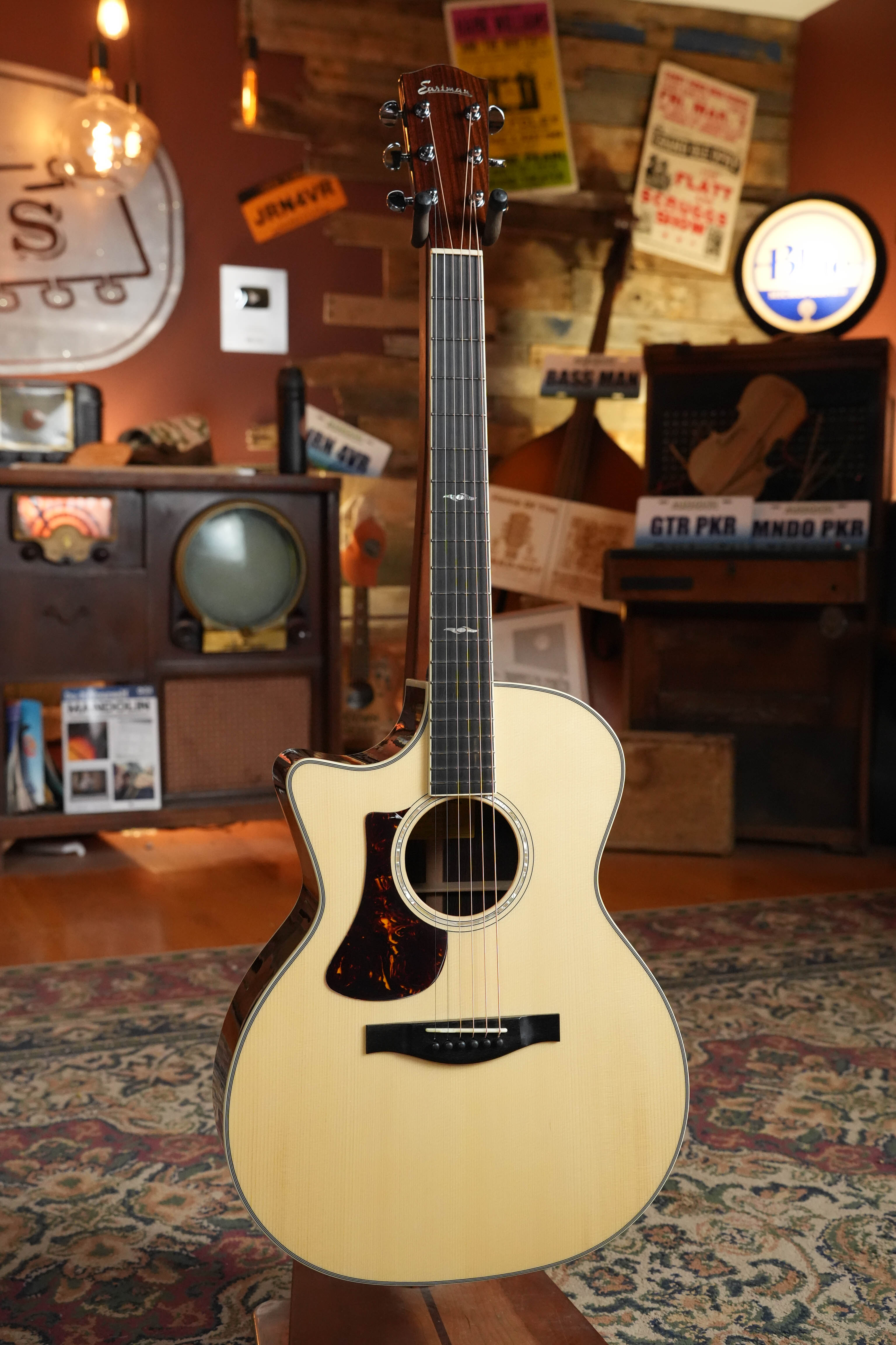 Eastman AC422LCE Sitka/Rosewood Left-Handed Cutaway Grand Auditorium Guitar w/LR Baggs Pickup #6040