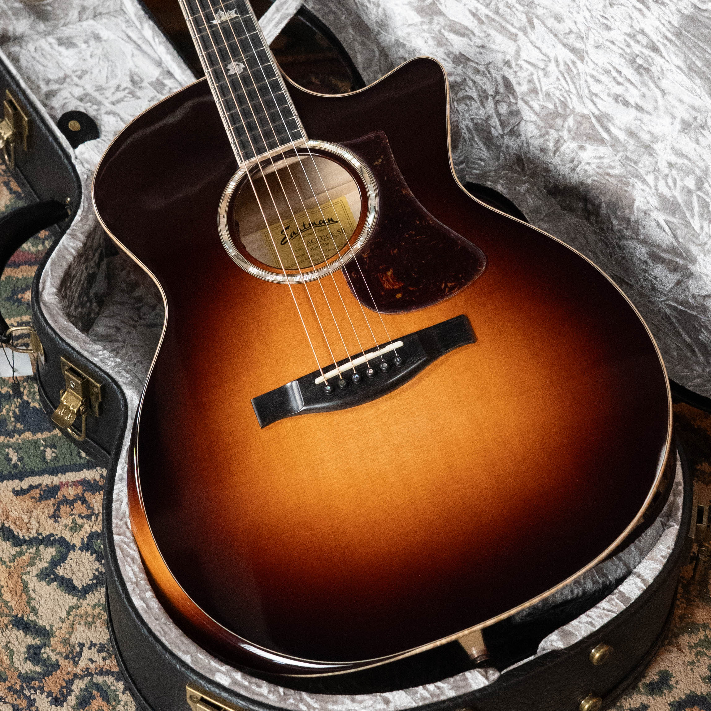 Eastman AC622CE-SB European Spruce/Flamed Maple Sunburst Grand Auditorium Guitar w/Chamfered Edge and Pickup #0568