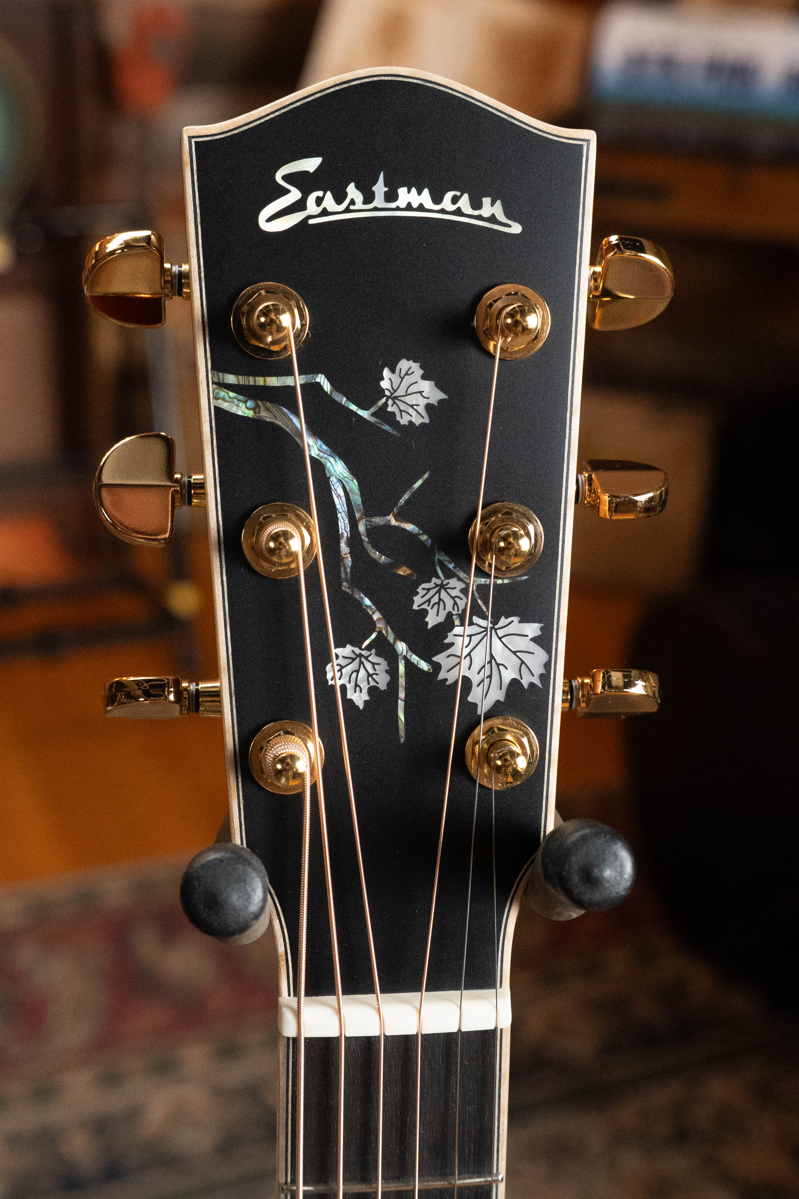 Eastman AC622CE-SB European Spruce/Flamed Maple Sunburst Grand Auditorium Guitar w/Chamfered Edge and Pickup #0568