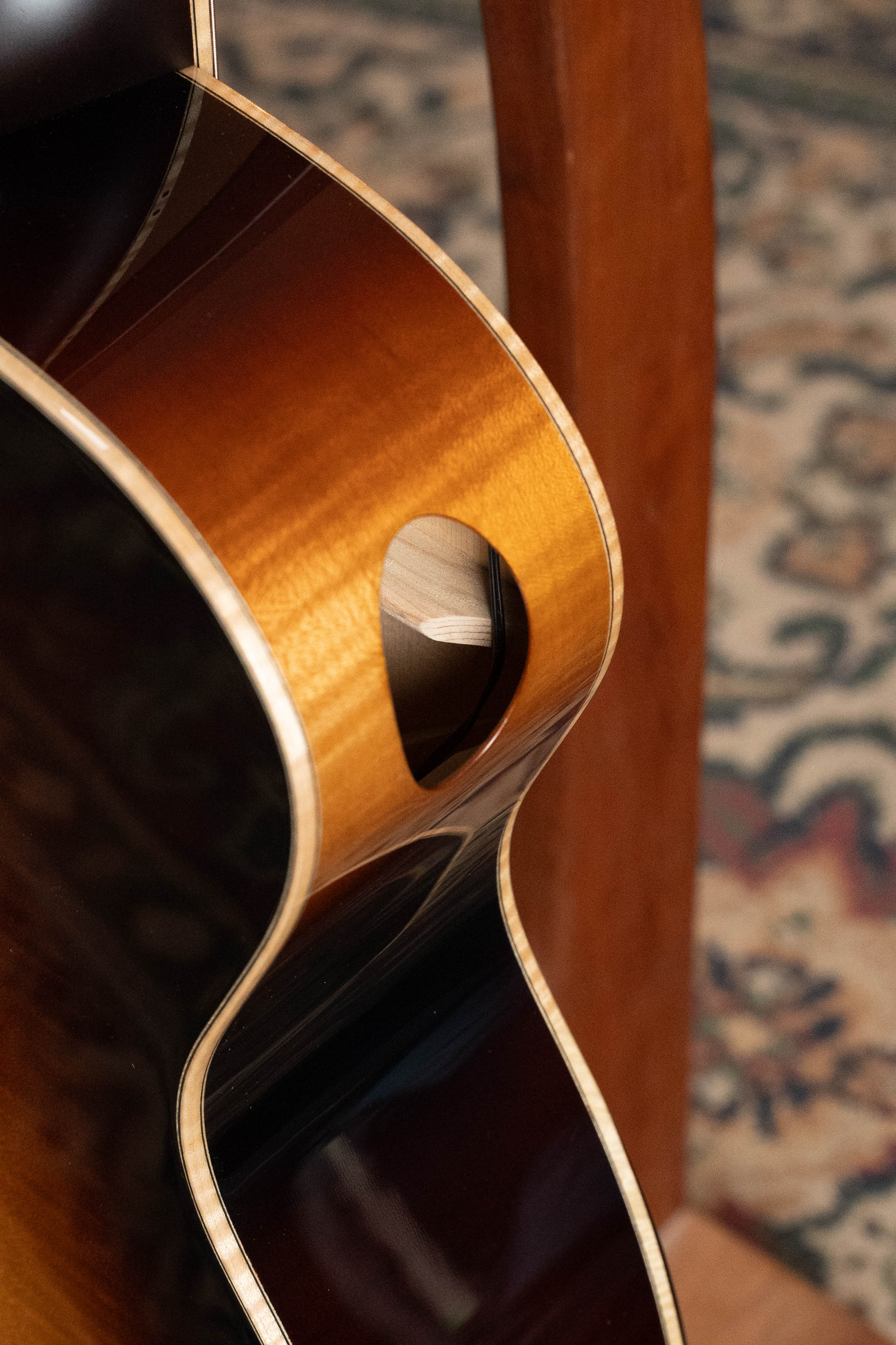 Eastman AC622CE-SB European Spruce/Flamed Maple Sunburst Grand Auditorium Guitar w/Chamfered Edge and Pickup #0568