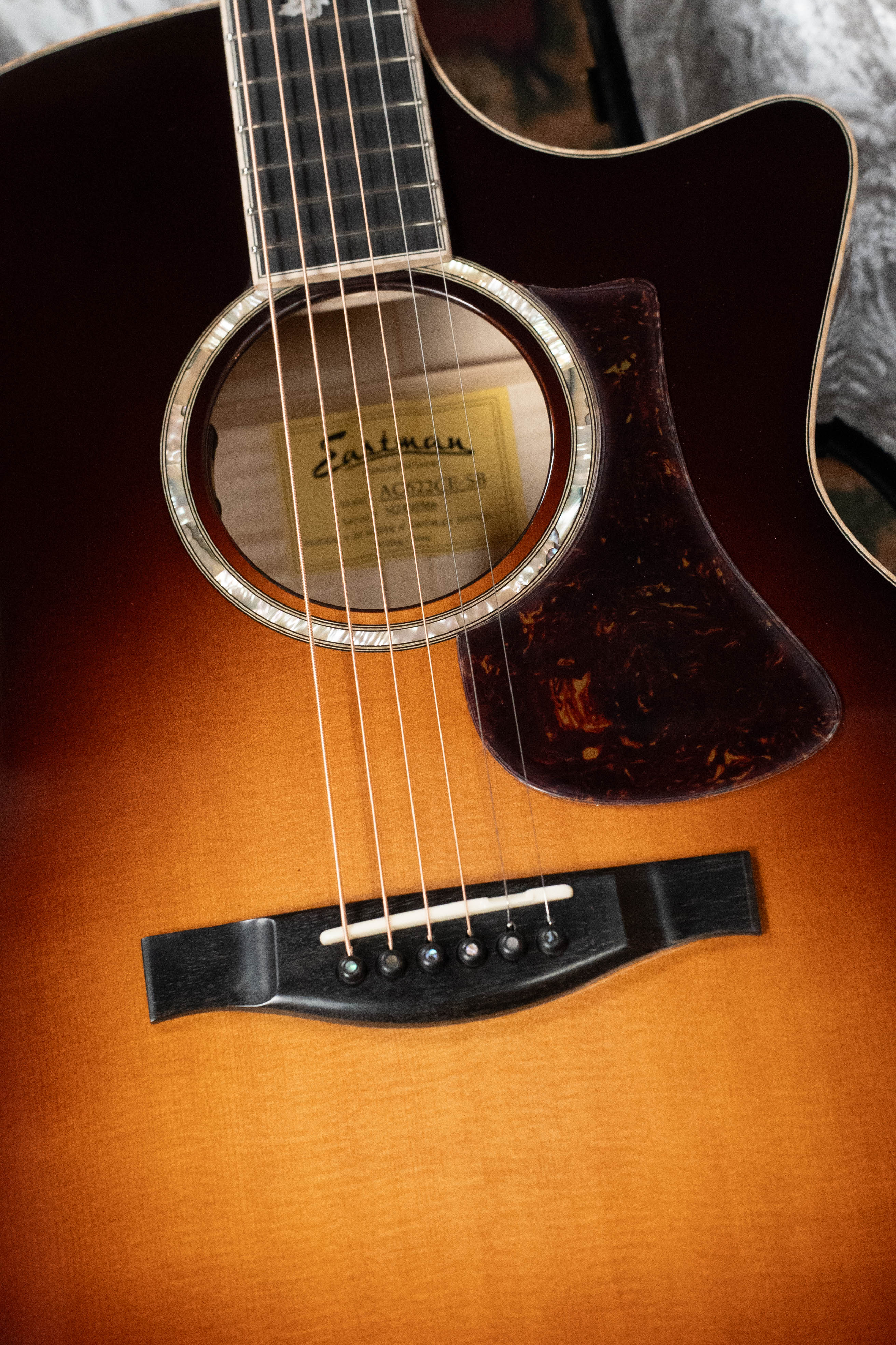 Eastman AC622CE-SB European Spruce/Flamed Maple Sunburst Grand Auditorium Guitar w/Chamfered Edge and Pickup #0568