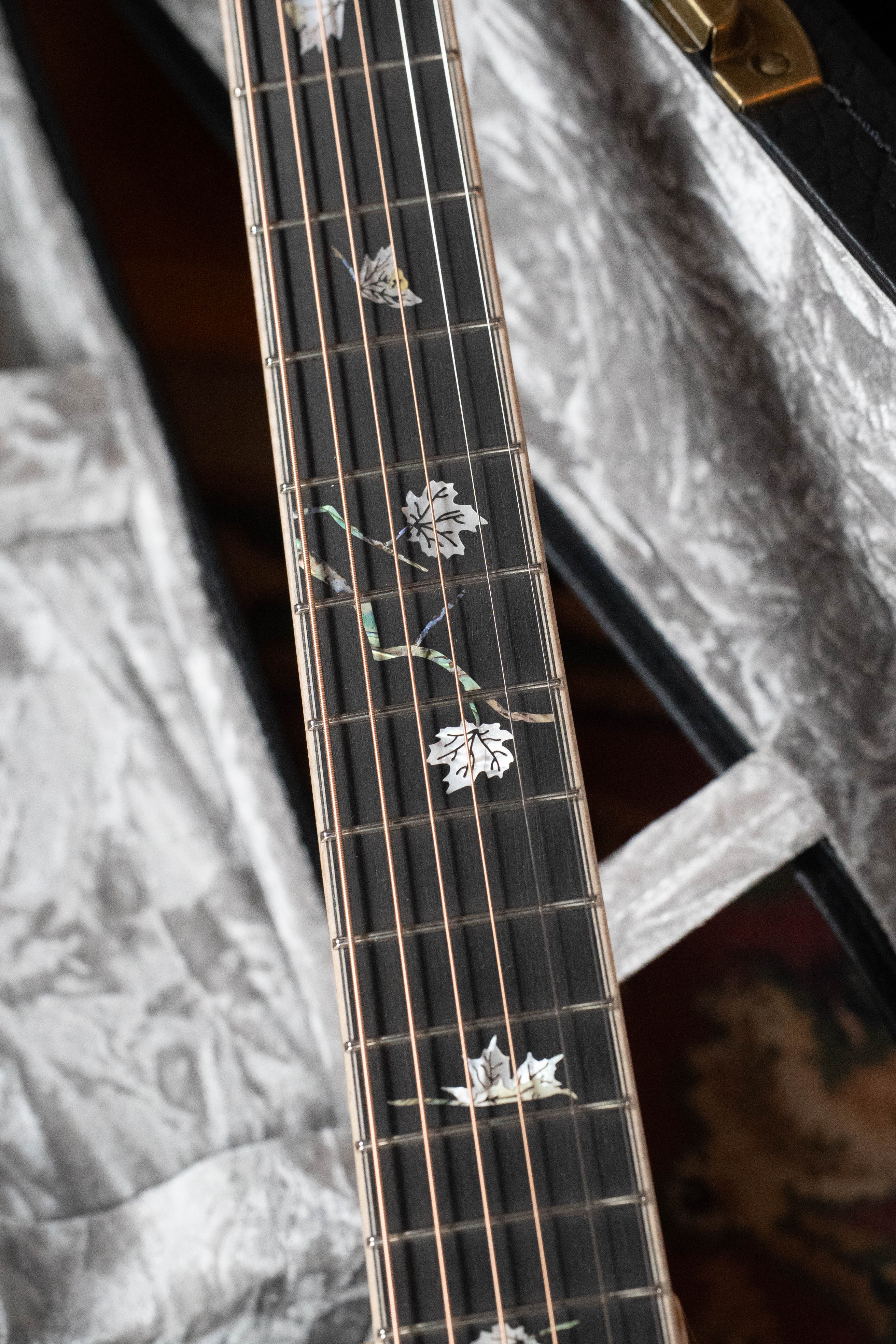 Eastman AC622CE-SB European Spruce/Flamed Maple Sunburst Grand Auditorium Guitar w/Chamfered Edge and Pickup #0568