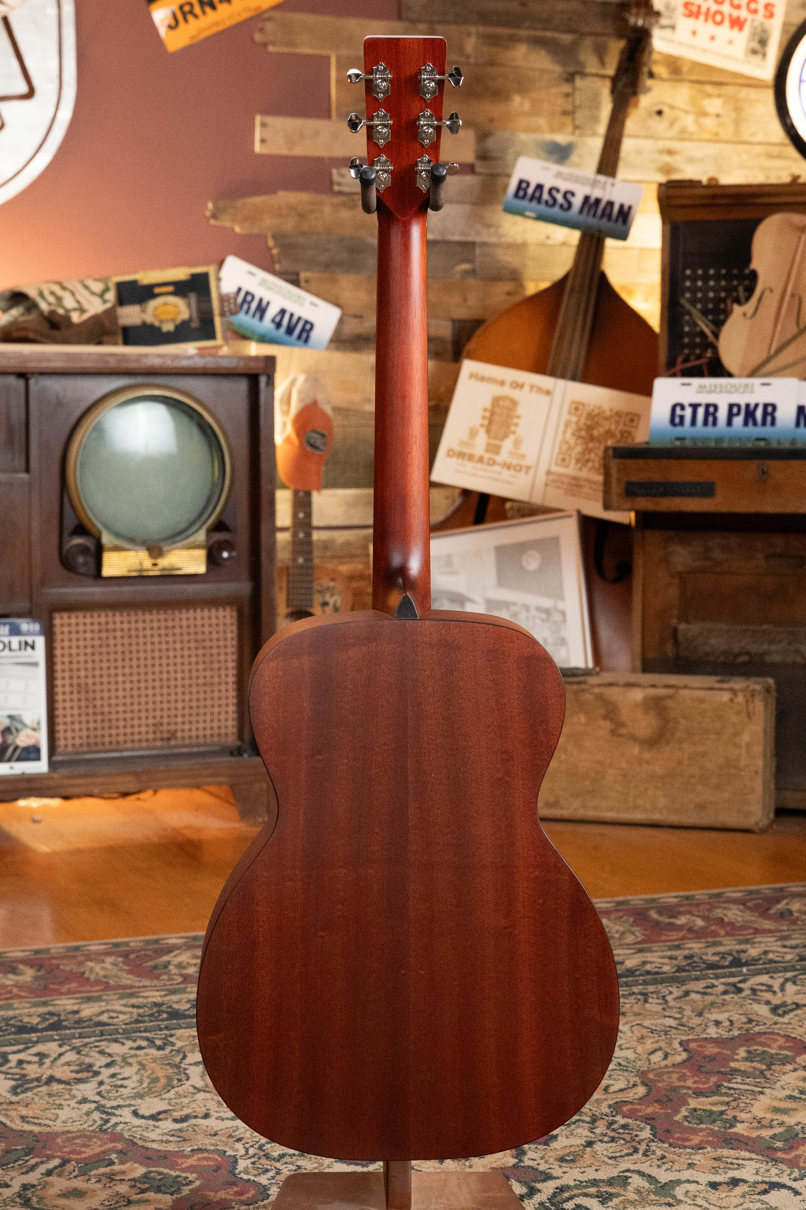 Eastman E1OM-CLA All Solid Sitka/Sapele Classic Finish Orchestra Model Acoustic Guitar #7774