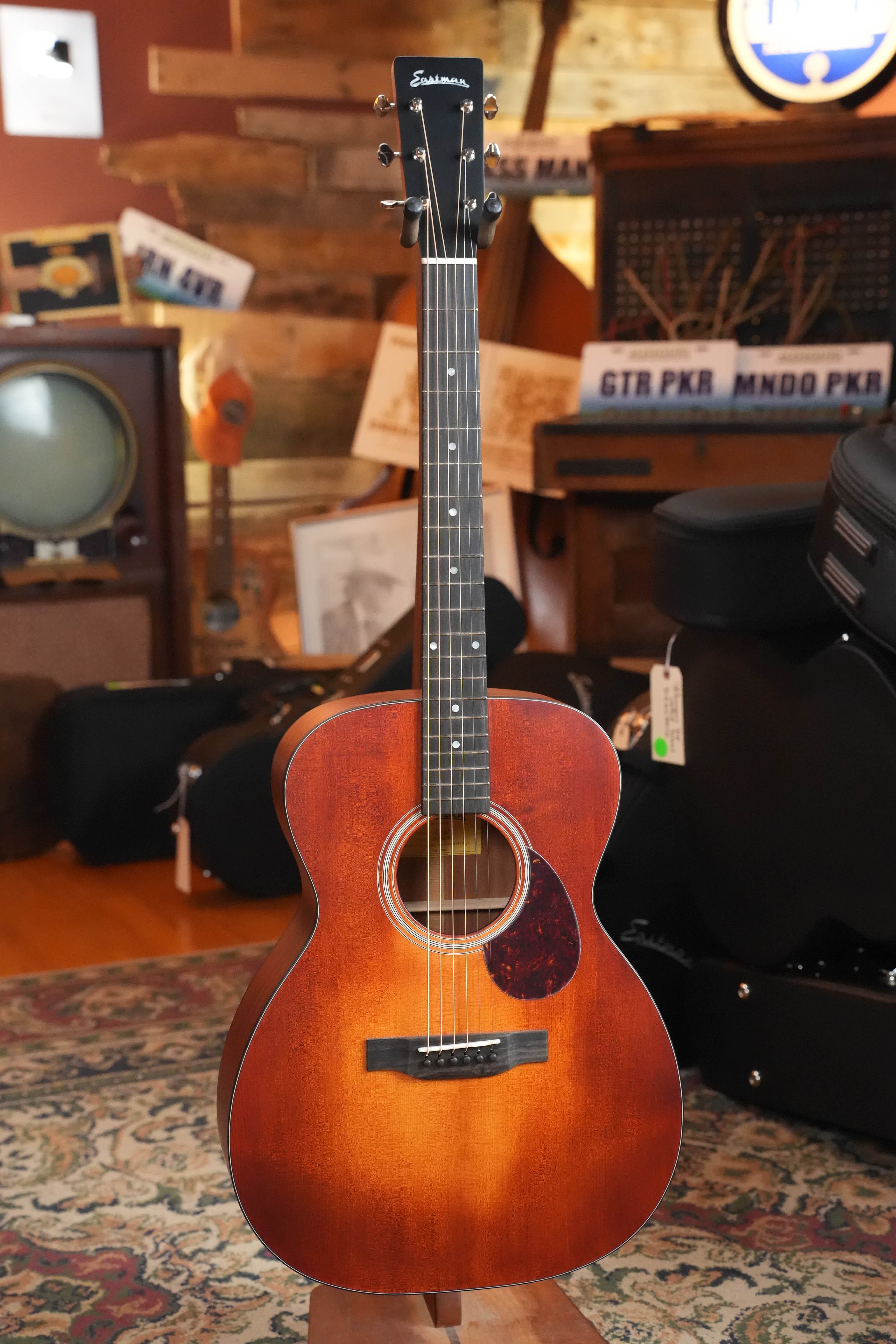 Eastman E1OM-CLA All Solid Sitka/Sapele Classic Finish Orchestra Model Acoustic Guitar #9268